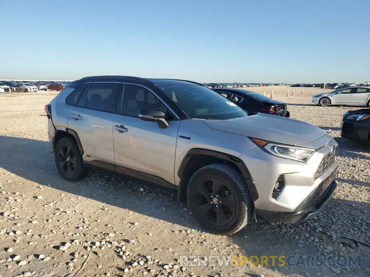 4 Photograph of a damaged car JTMEWRFV9LJ033203 TOYOTA RAV4 2020