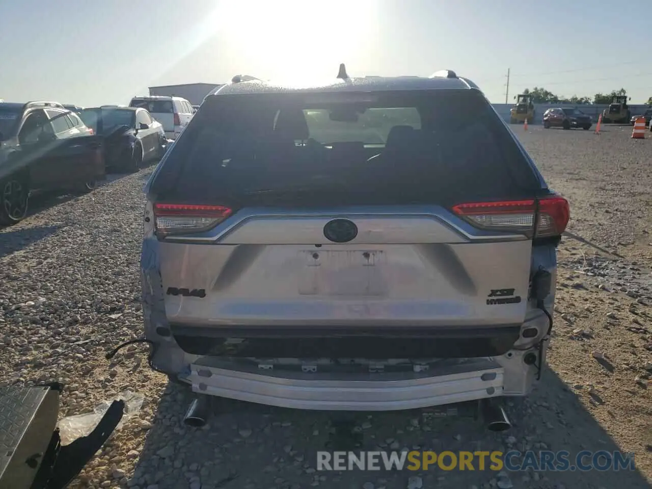 6 Photograph of a damaged car JTMEWRFV9LJ033203 TOYOTA RAV4 2020