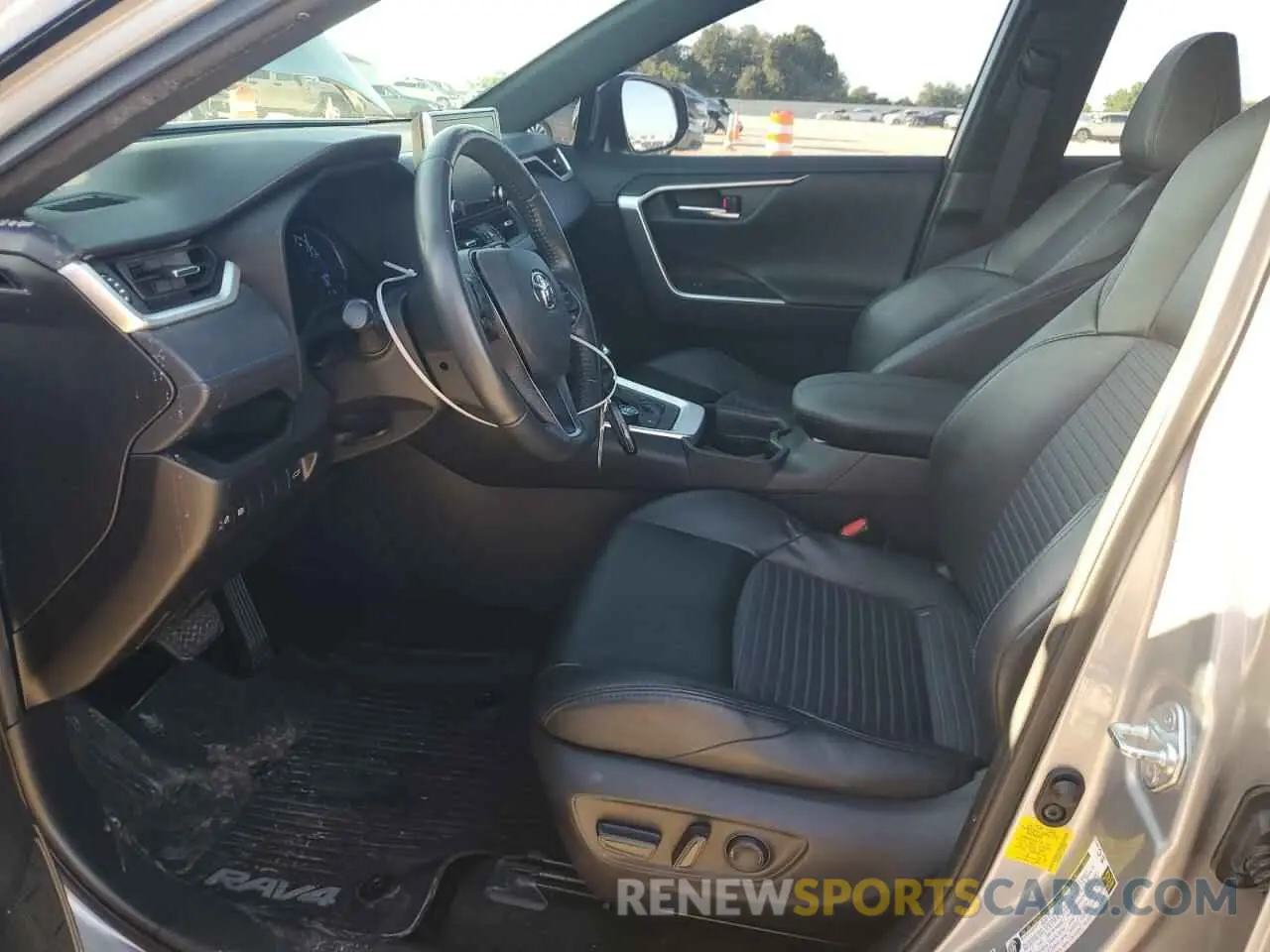 7 Photograph of a damaged car JTMEWRFV9LJ033203 TOYOTA RAV4 2020