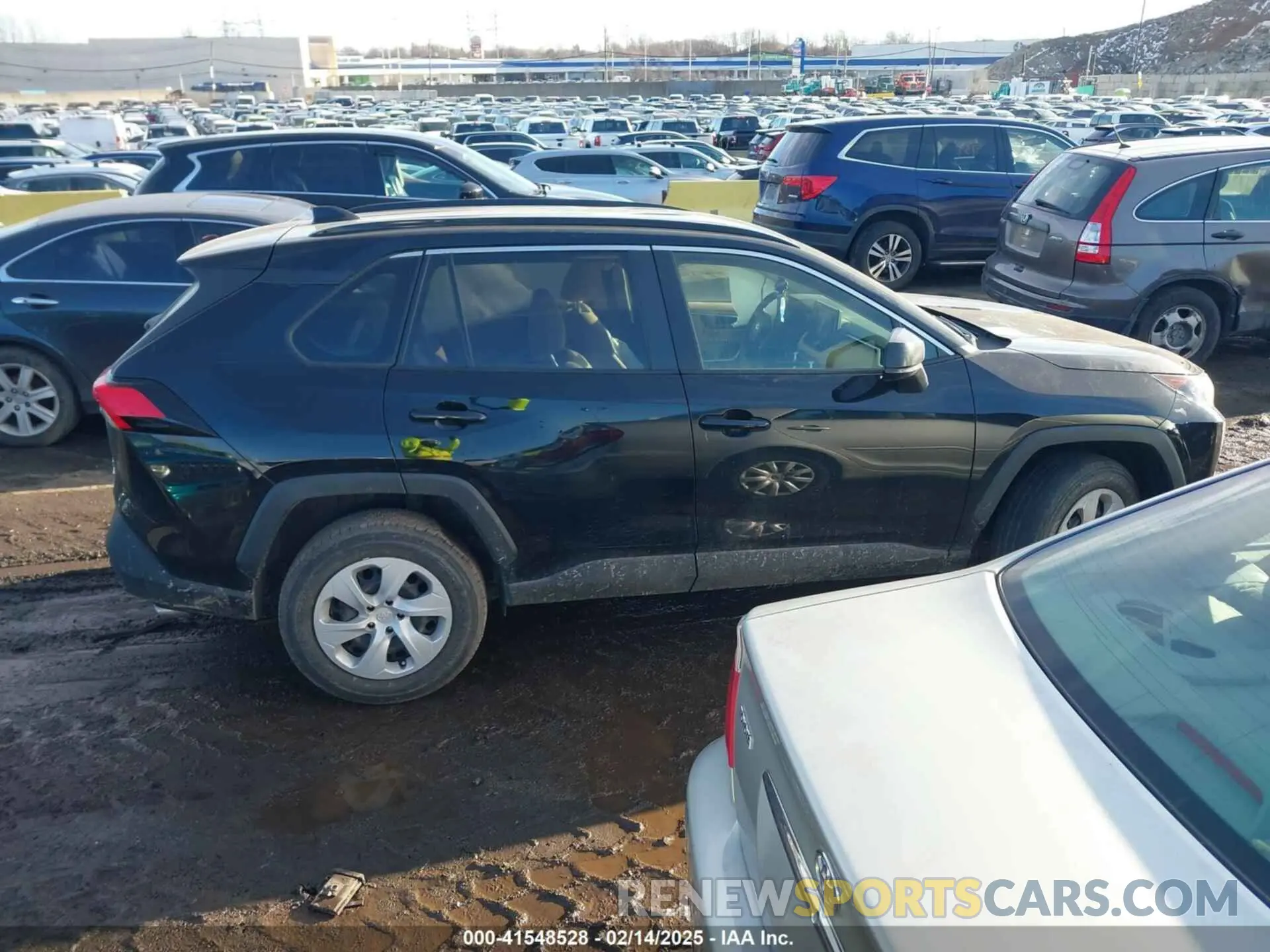 13 Photograph of a damaged car JTMF1RFV4LD058513 TOYOTA RAV4 2020