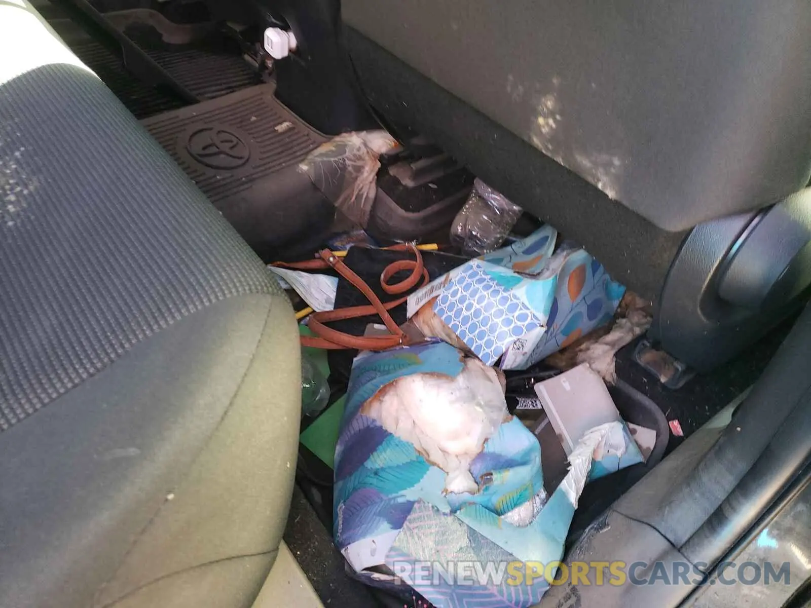 9 Photograph of a damaged car JTMG1RFV1LD060045 TOYOTA RAV4 2020