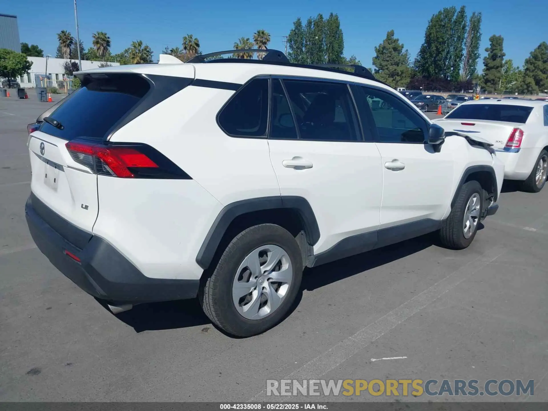 4 Photograph of a damaged car JTMH1RFV2LD057255 TOYOTA RAV4 2020