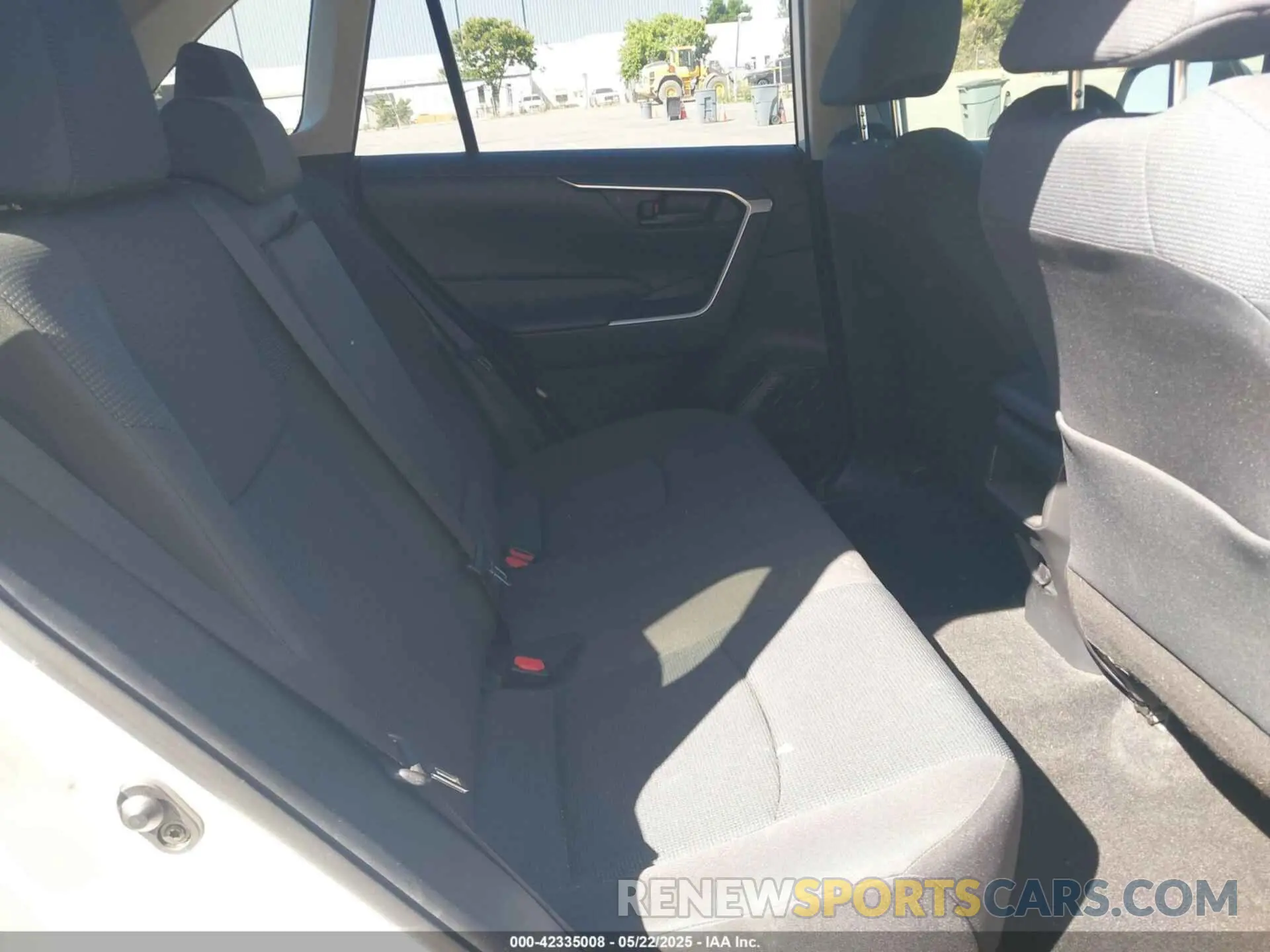 8 Photograph of a damaged car JTMH1RFV2LD057255 TOYOTA RAV4 2020