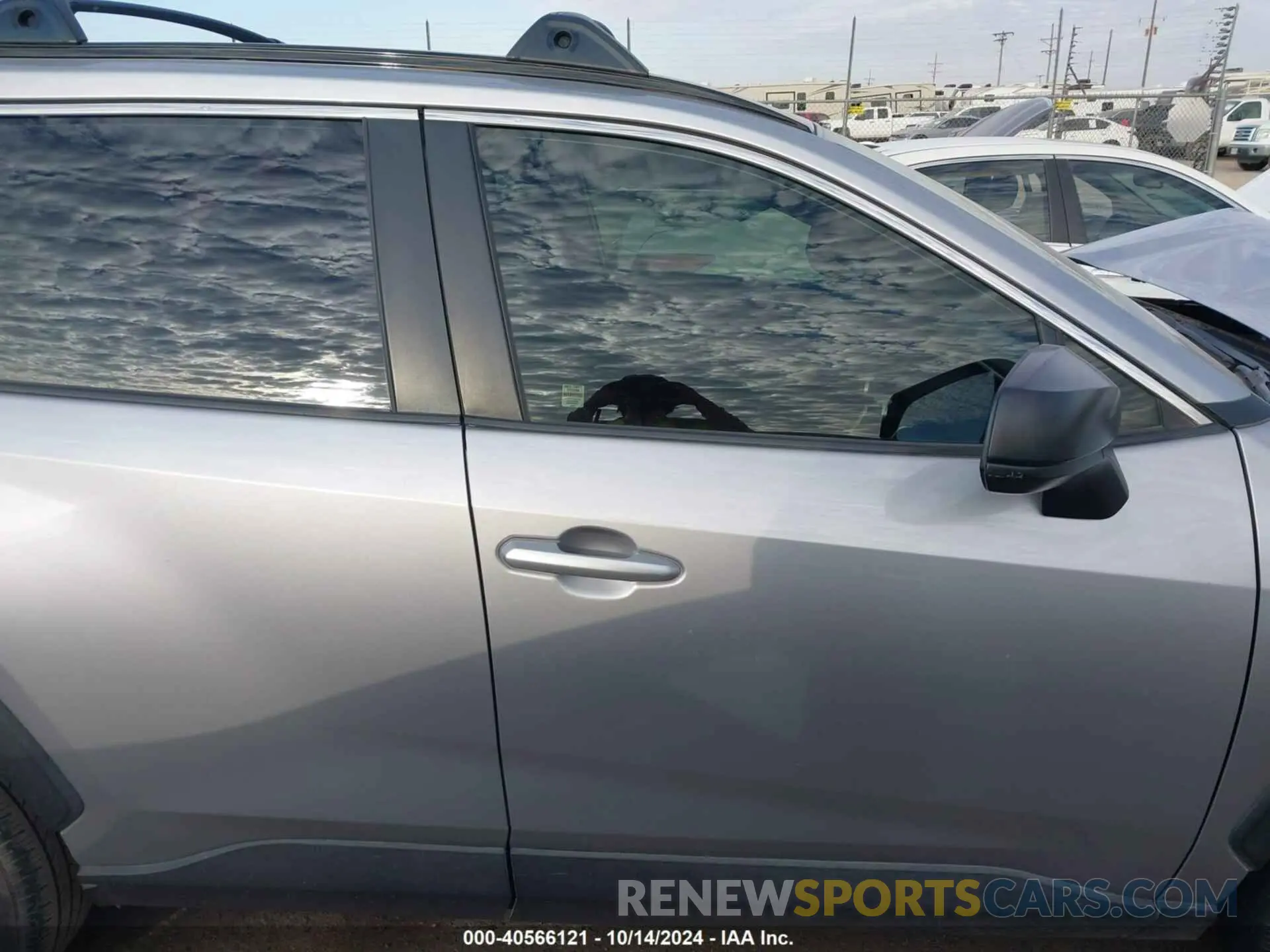 12 Photograph of a damaged car JTMH1RFV4LD044166 TOYOTA RAV4 2020