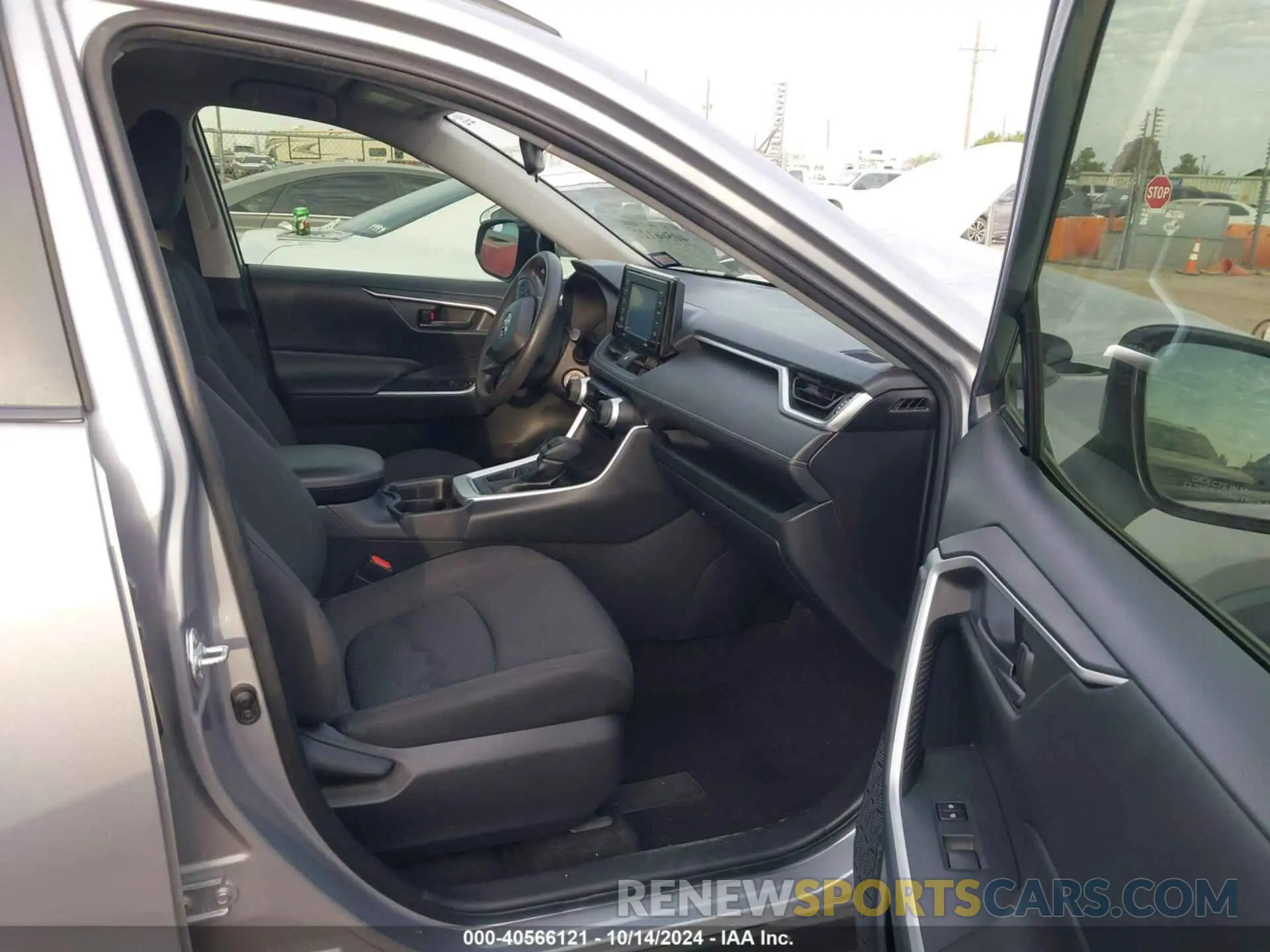 5 Photograph of a damaged car JTMH1RFV4LD044166 TOYOTA RAV4 2020