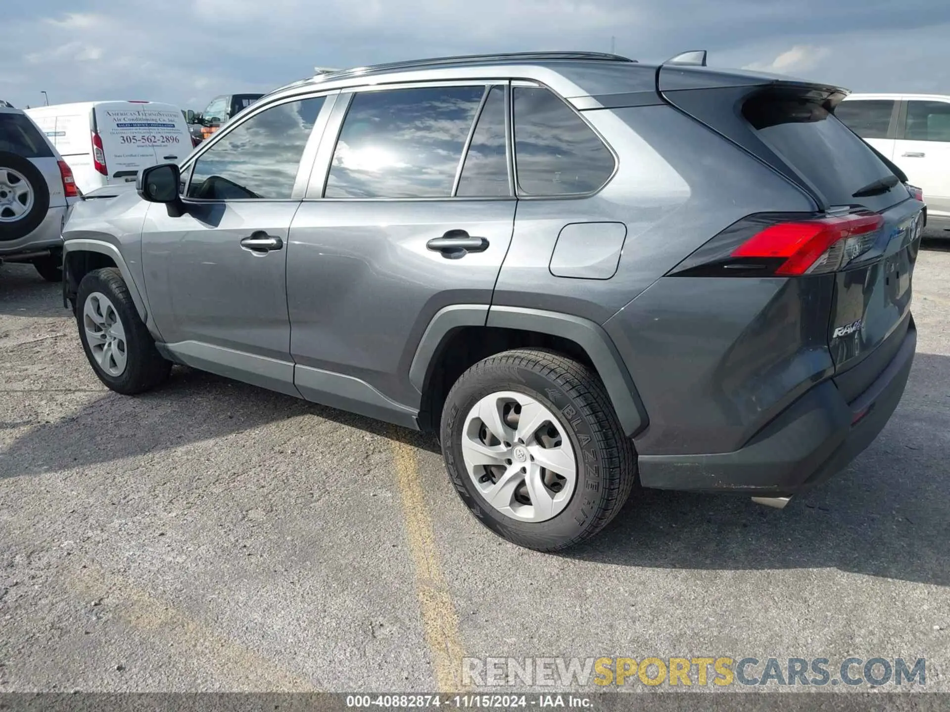 3 Photograph of a damaged car JTMH1RFV8LD047085 TOYOTA RAV4 2020