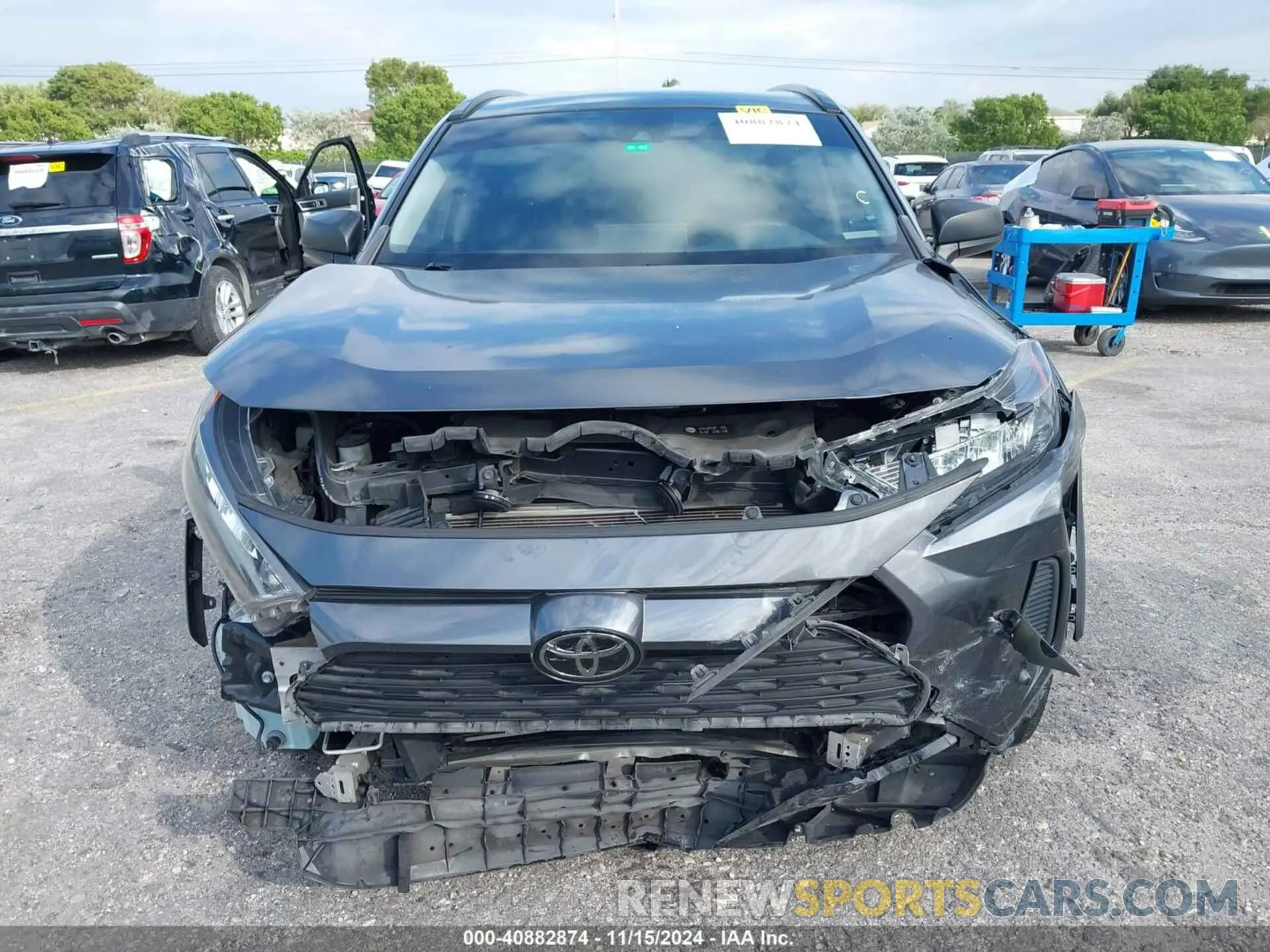 6 Photograph of a damaged car JTMH1RFV8LD047085 TOYOTA RAV4 2020