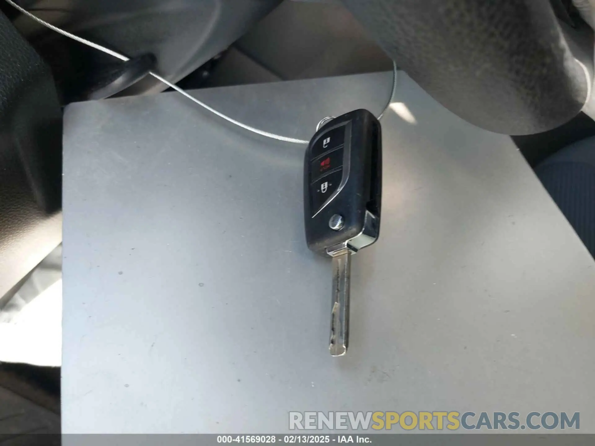 11 Photograph of a damaged car JTMH1RFV8LD059592 TOYOTA RAV4 2020