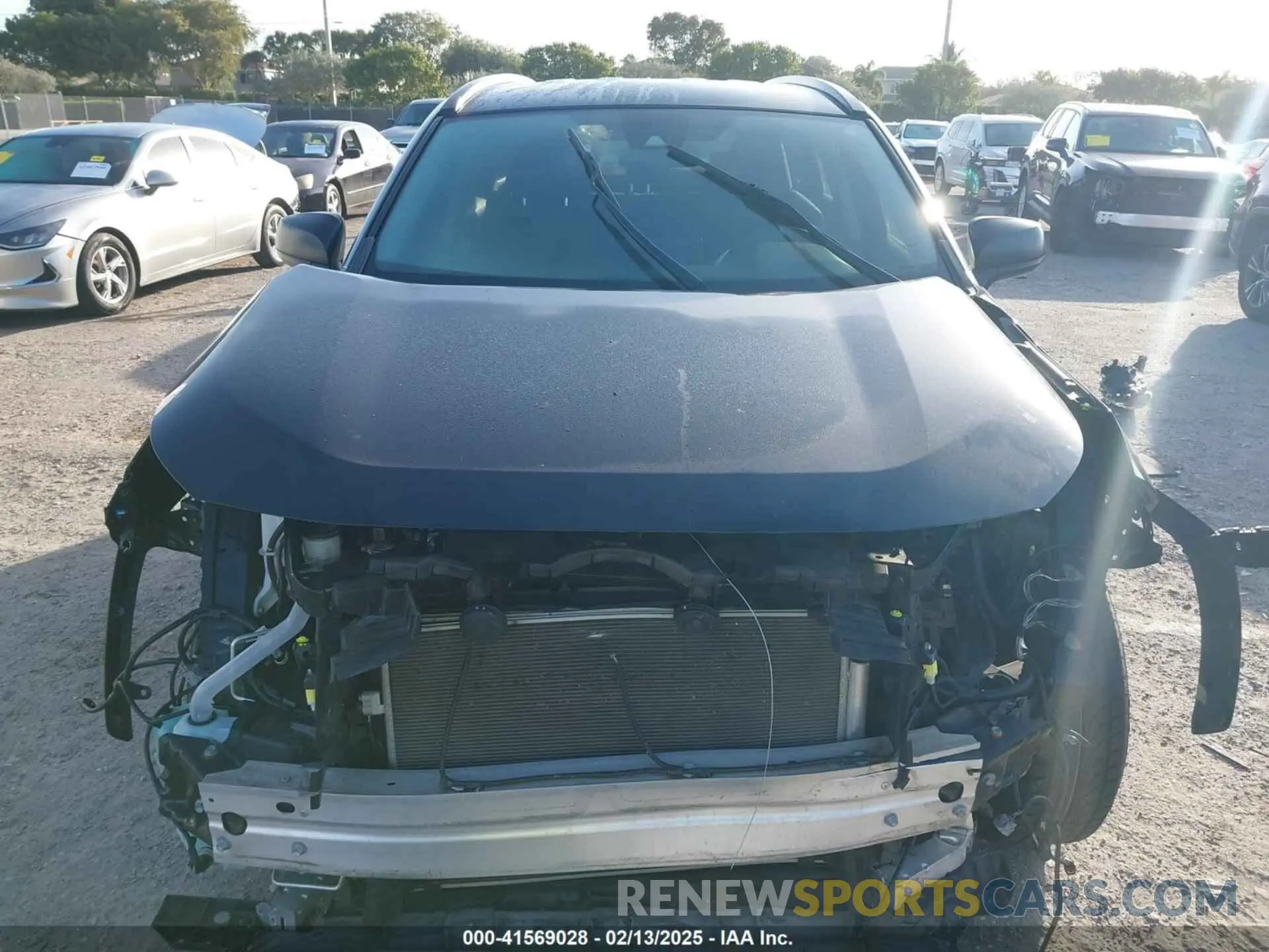 13 Photograph of a damaged car JTMH1RFV8LD059592 TOYOTA RAV4 2020