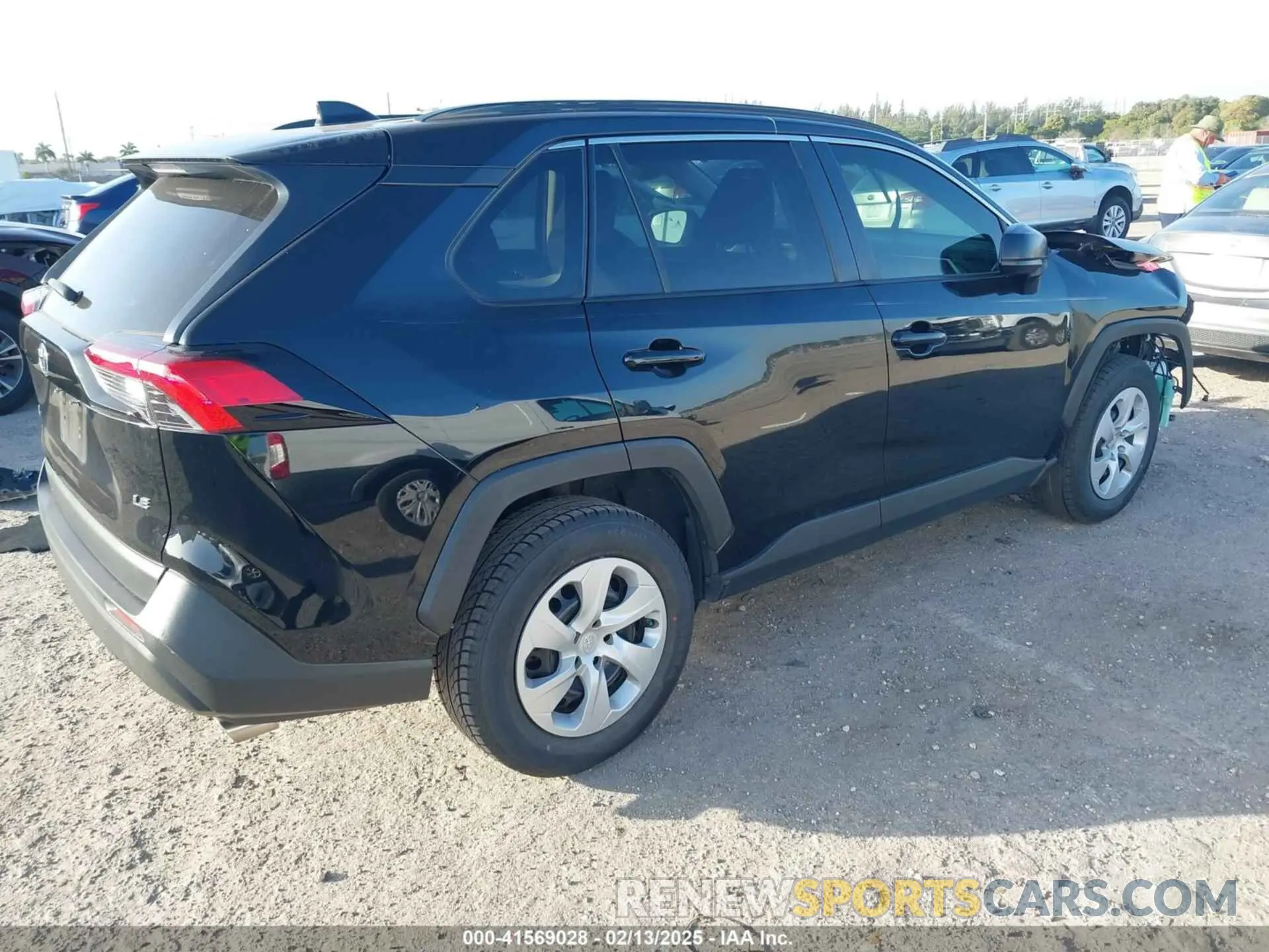 4 Photograph of a damaged car JTMH1RFV8LD059592 TOYOTA RAV4 2020