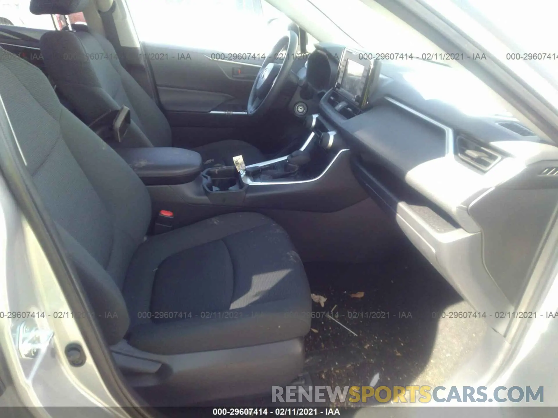 5 Photograph of a damaged car JTMH1RFV9LD045894 TOYOTA RAV4 2020