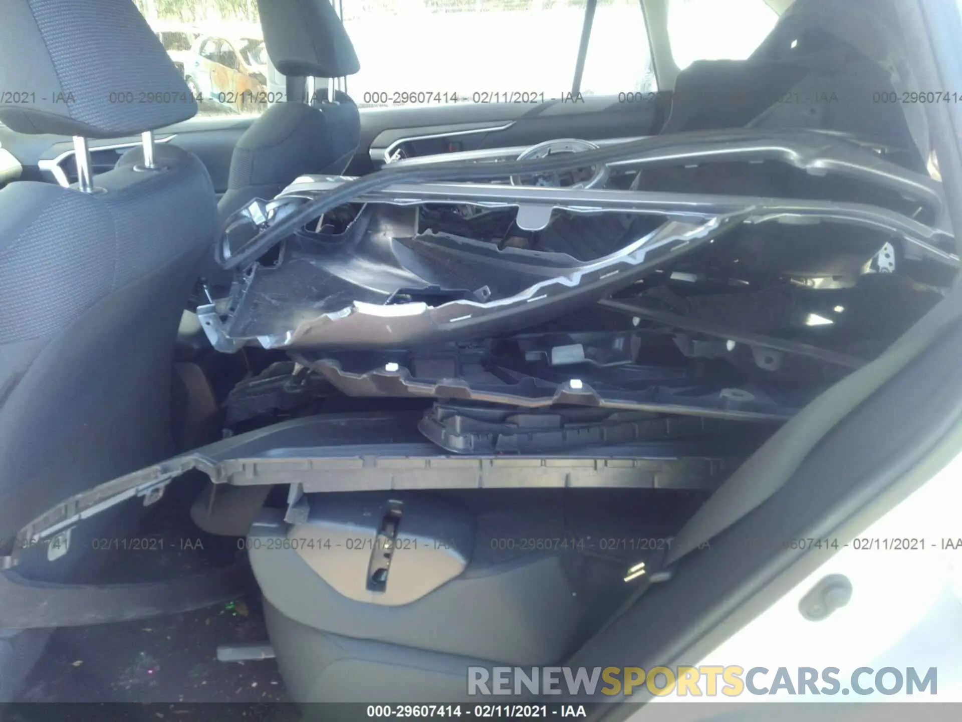 8 Photograph of a damaged car JTMH1RFV9LD045894 TOYOTA RAV4 2020