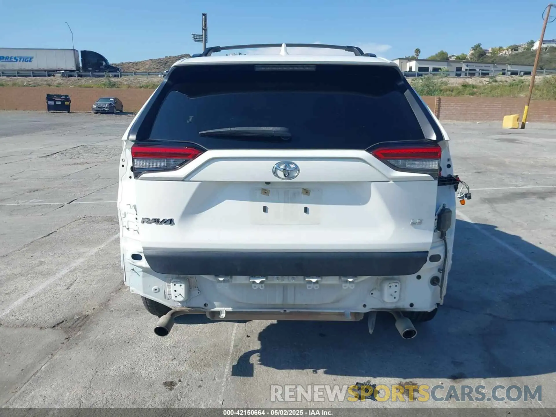17 Photograph of a damaged car JTMK1RFV0LD060130 TOYOTA RAV4 2020