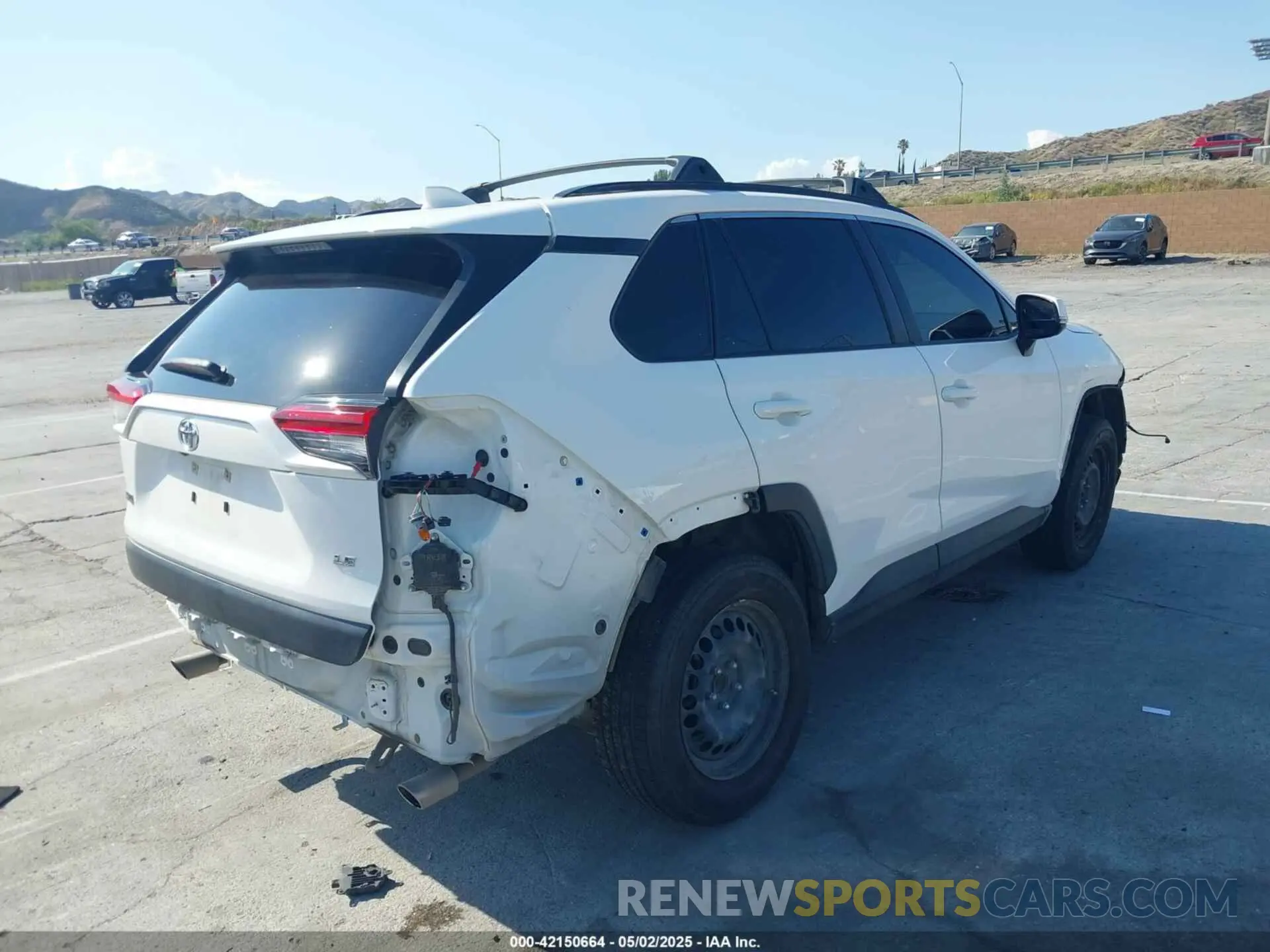 4 Photograph of a damaged car JTMK1RFV0LD060130 TOYOTA RAV4 2020
