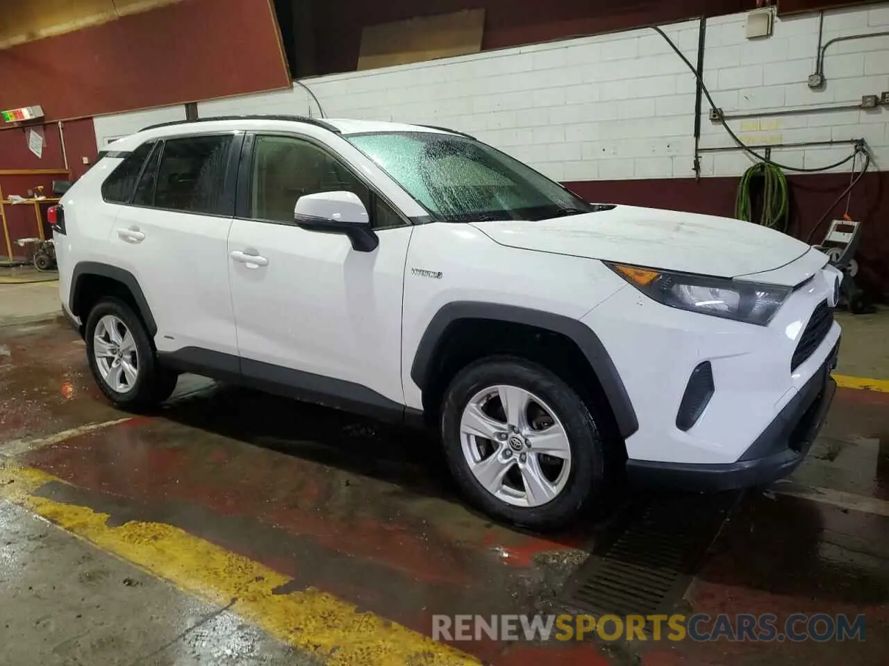 4 Photograph of a damaged car JTMM6RFV2LD003499 TOYOTA RAV4 2020