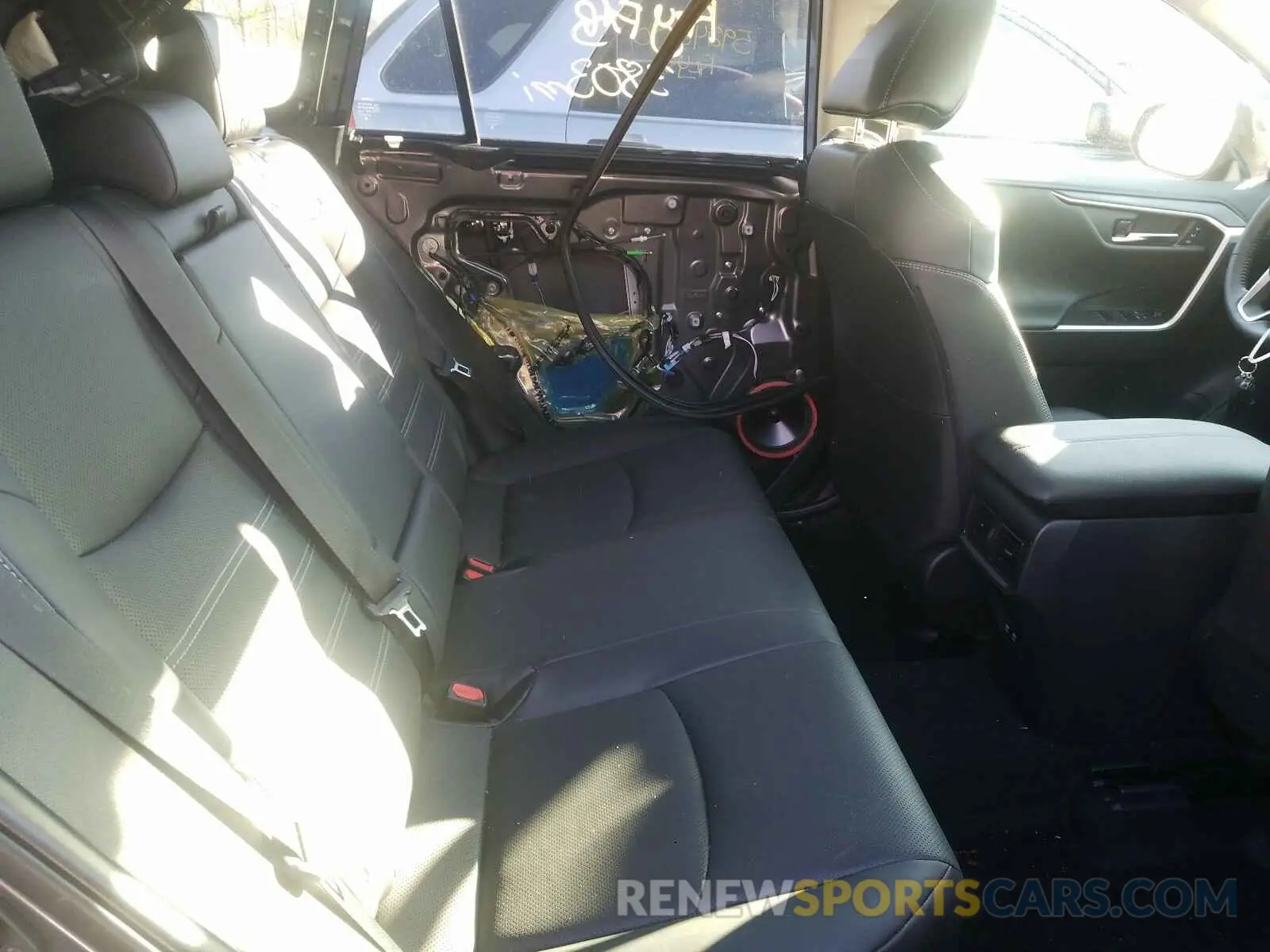 6 Photograph of a damaged car JTMN1RFV1LD054589 TOYOTA RAV4 2020