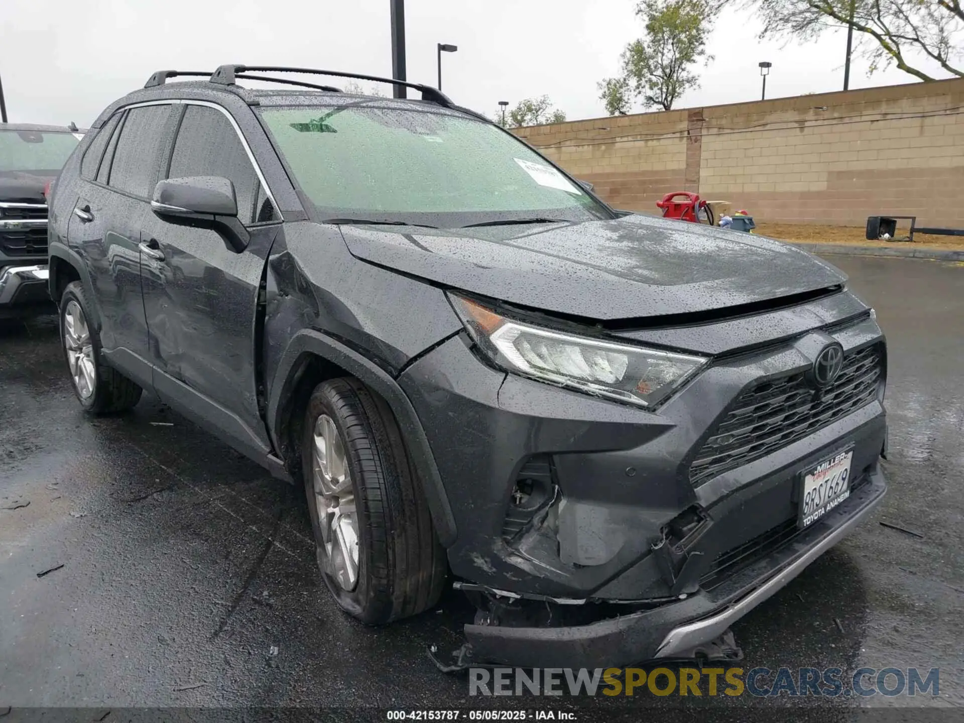 1 Photograph of a damaged car JTMN1RFV4LD065845 TOYOTA RAV4 2020