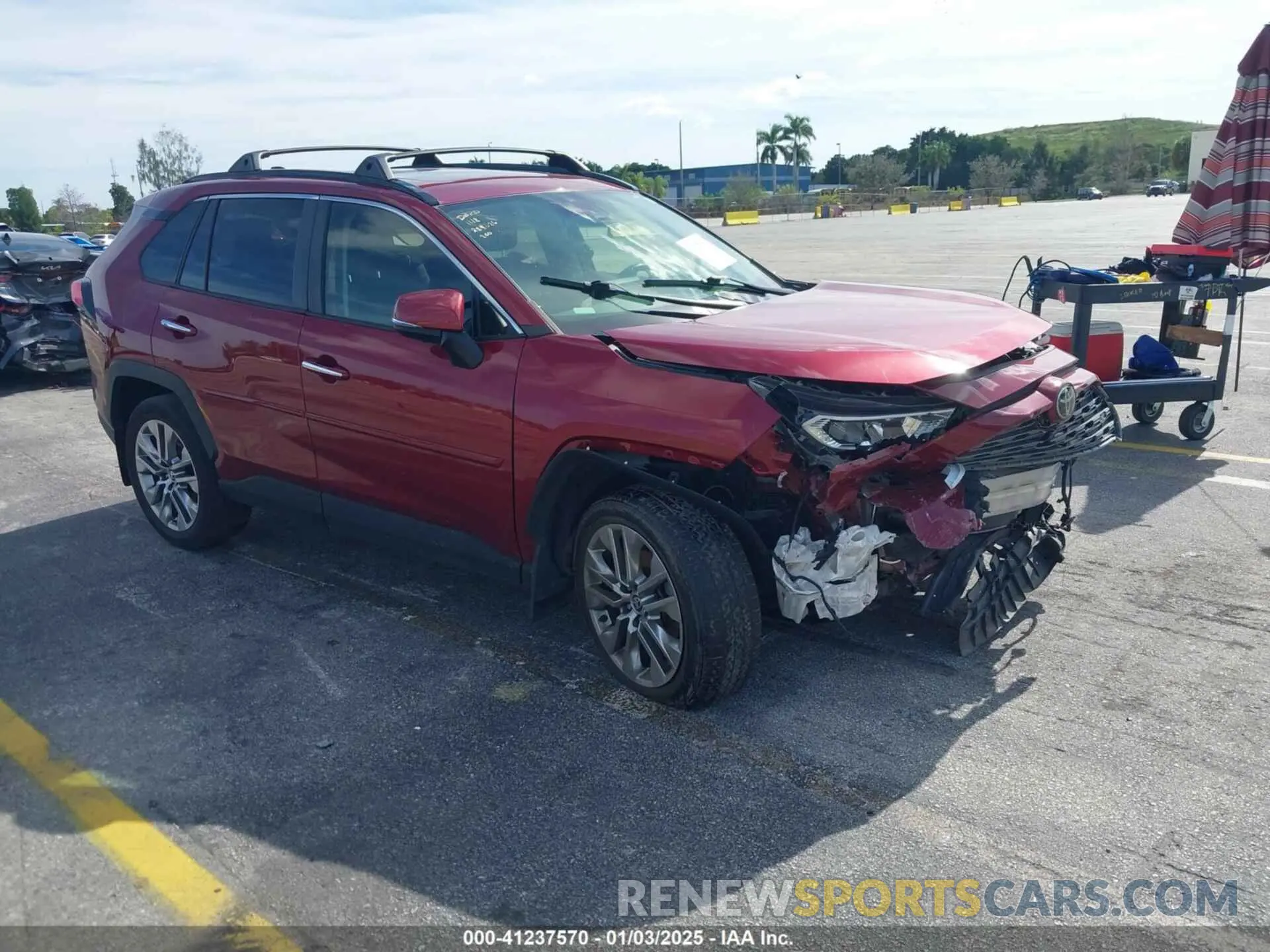 1 Photograph of a damaged car JTMN1RFV5LD066390 TOYOTA RAV4 2020