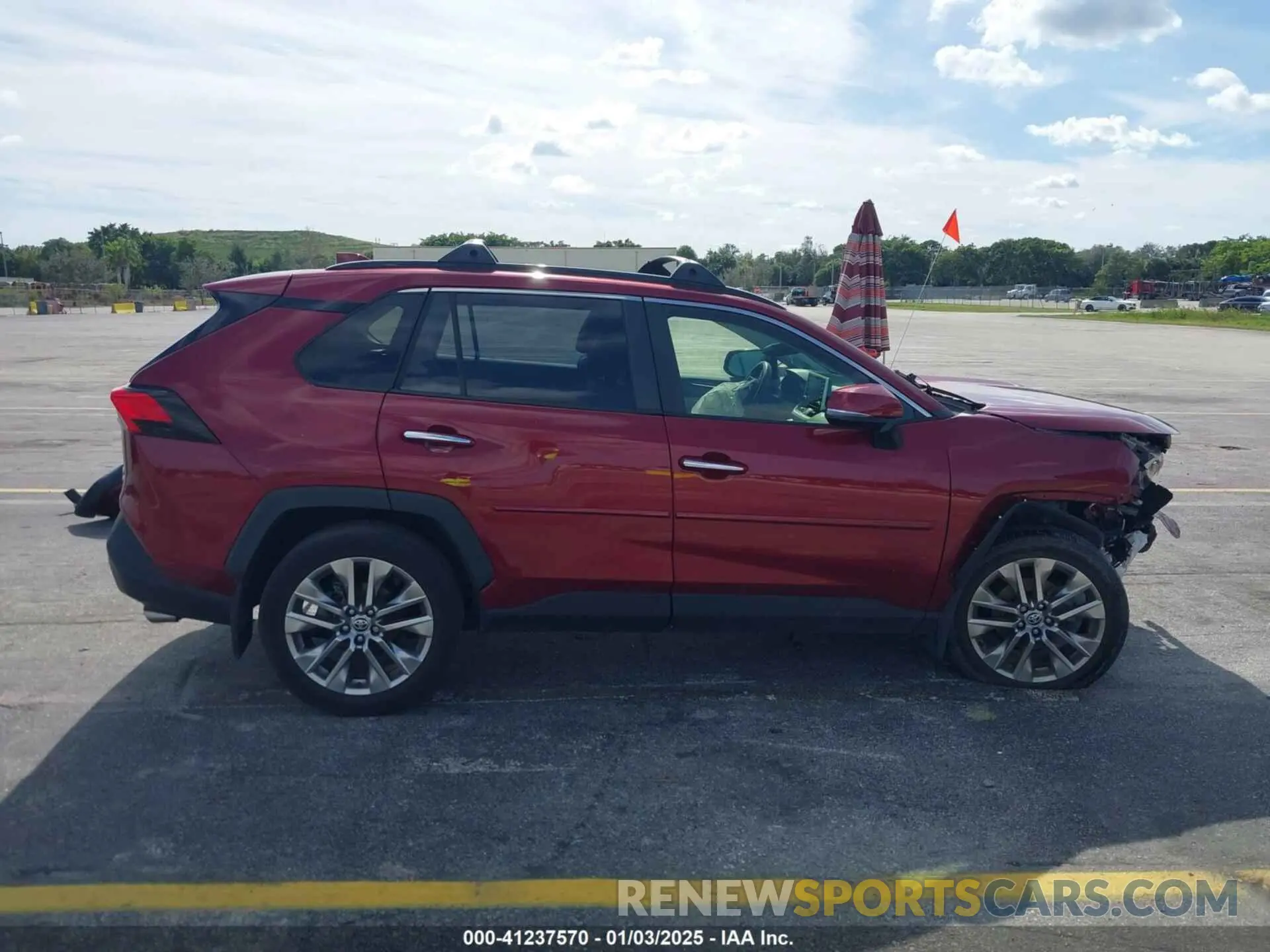 12 Photograph of a damaged car JTMN1RFV5LD066390 TOYOTA RAV4 2020