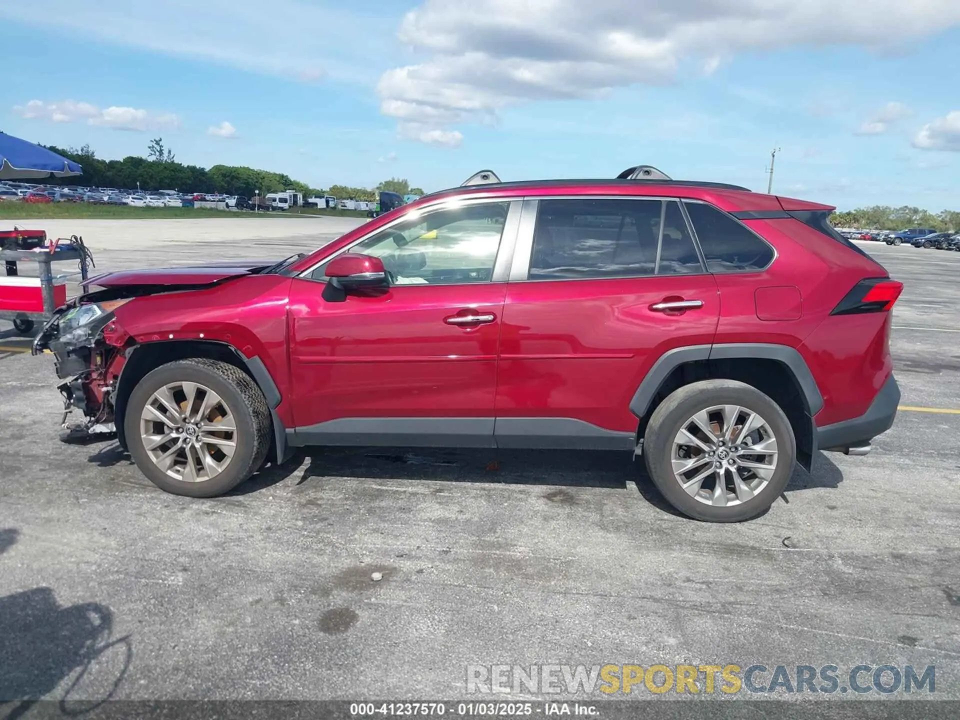 13 Photograph of a damaged car JTMN1RFV5LD066390 TOYOTA RAV4 2020