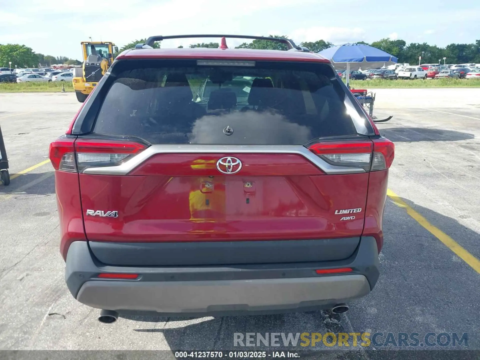 15 Photograph of a damaged car JTMN1RFV5LD066390 TOYOTA RAV4 2020