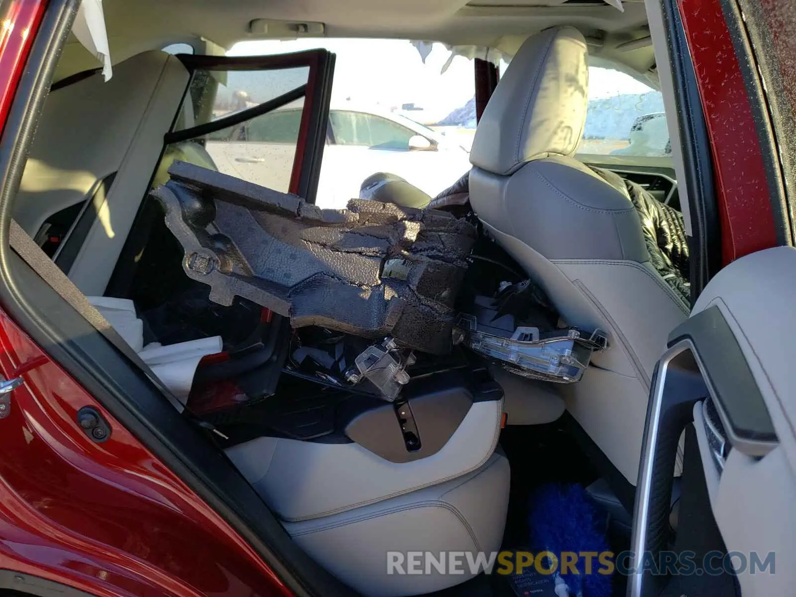 6 Photograph of a damaged car JTMN1RFV7LD528982 TOYOTA RAV4 2020