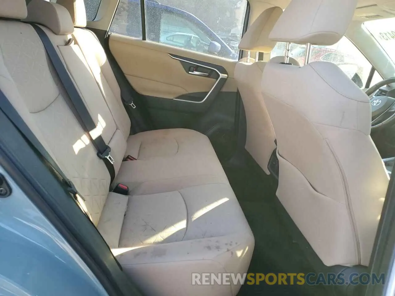 11 Фотография поврежденного автомобиля JTMP1RFV2LJ034815 TOYOTA RAV4 2020