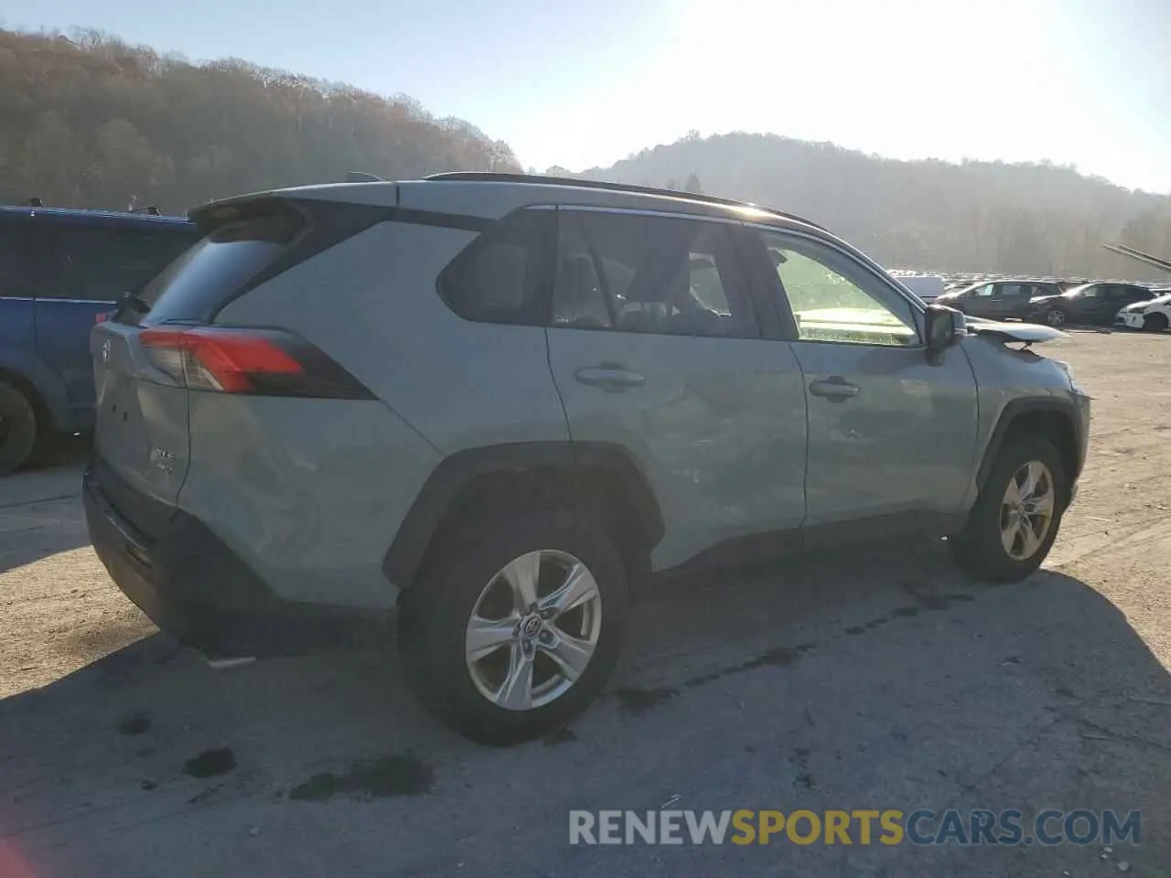 3 Фотография поврежденного автомобиля JTMP1RFV2LJ034815 TOYOTA RAV4 2020