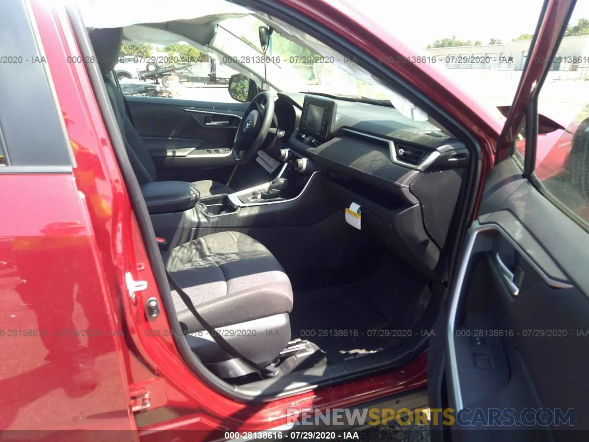 5 Photograph of a damaged car JTMP1RFV4LD527152 TOYOTA RAV4 2020