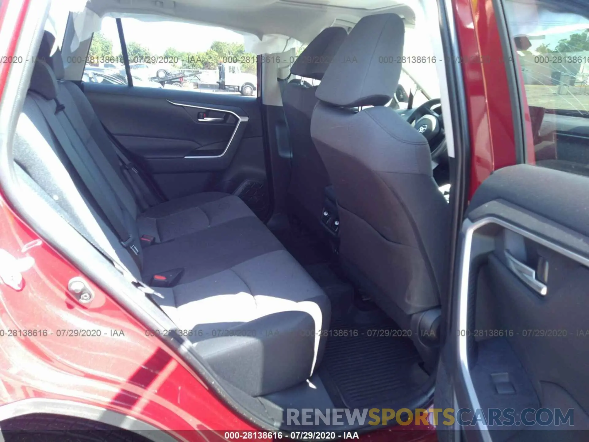 8 Photograph of a damaged car JTMP1RFV4LD527152 TOYOTA RAV4 2020