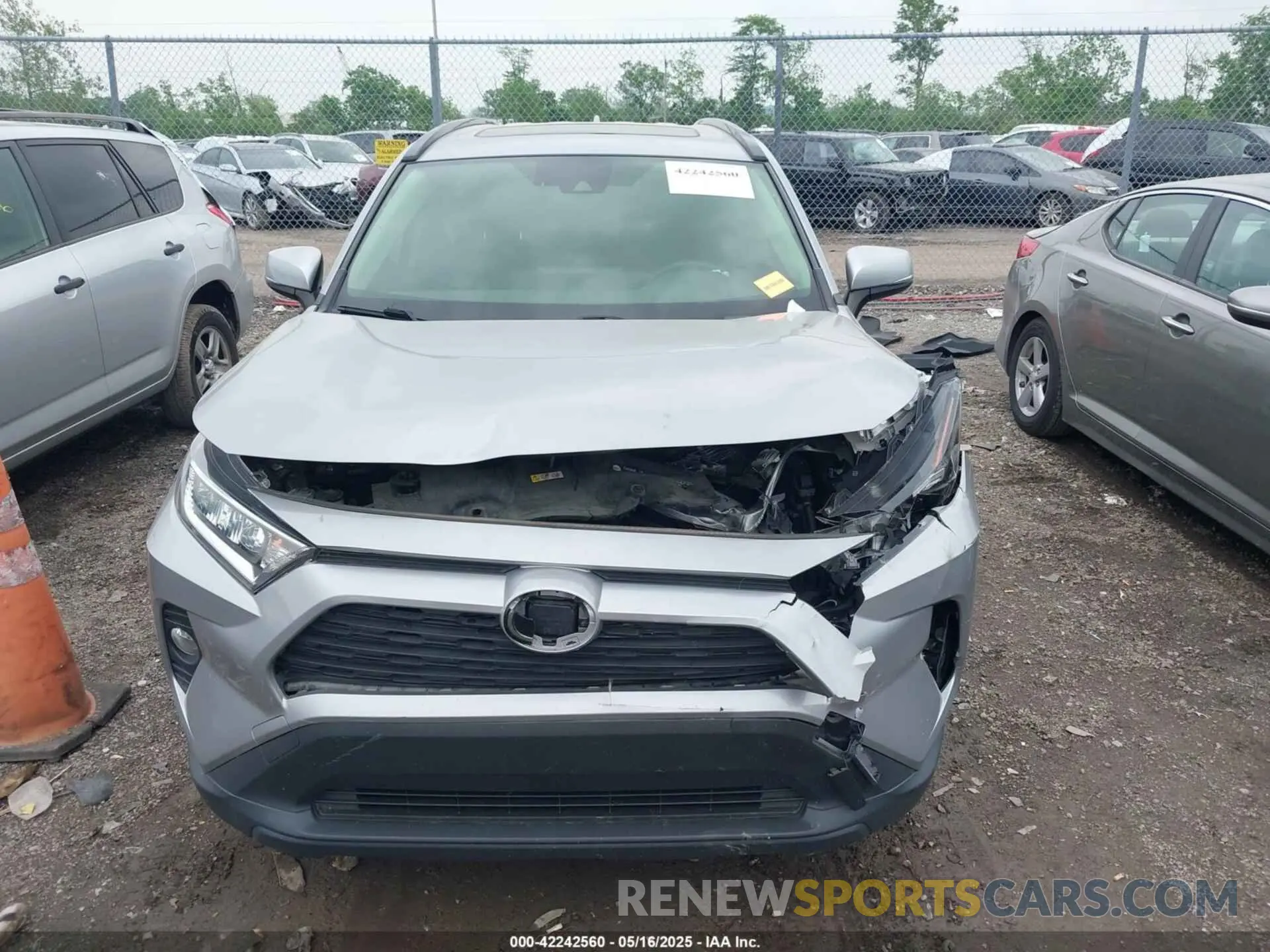 12 Photograph of a damaged car JTMP1RFV9LD053179 TOYOTA RAV4 2020