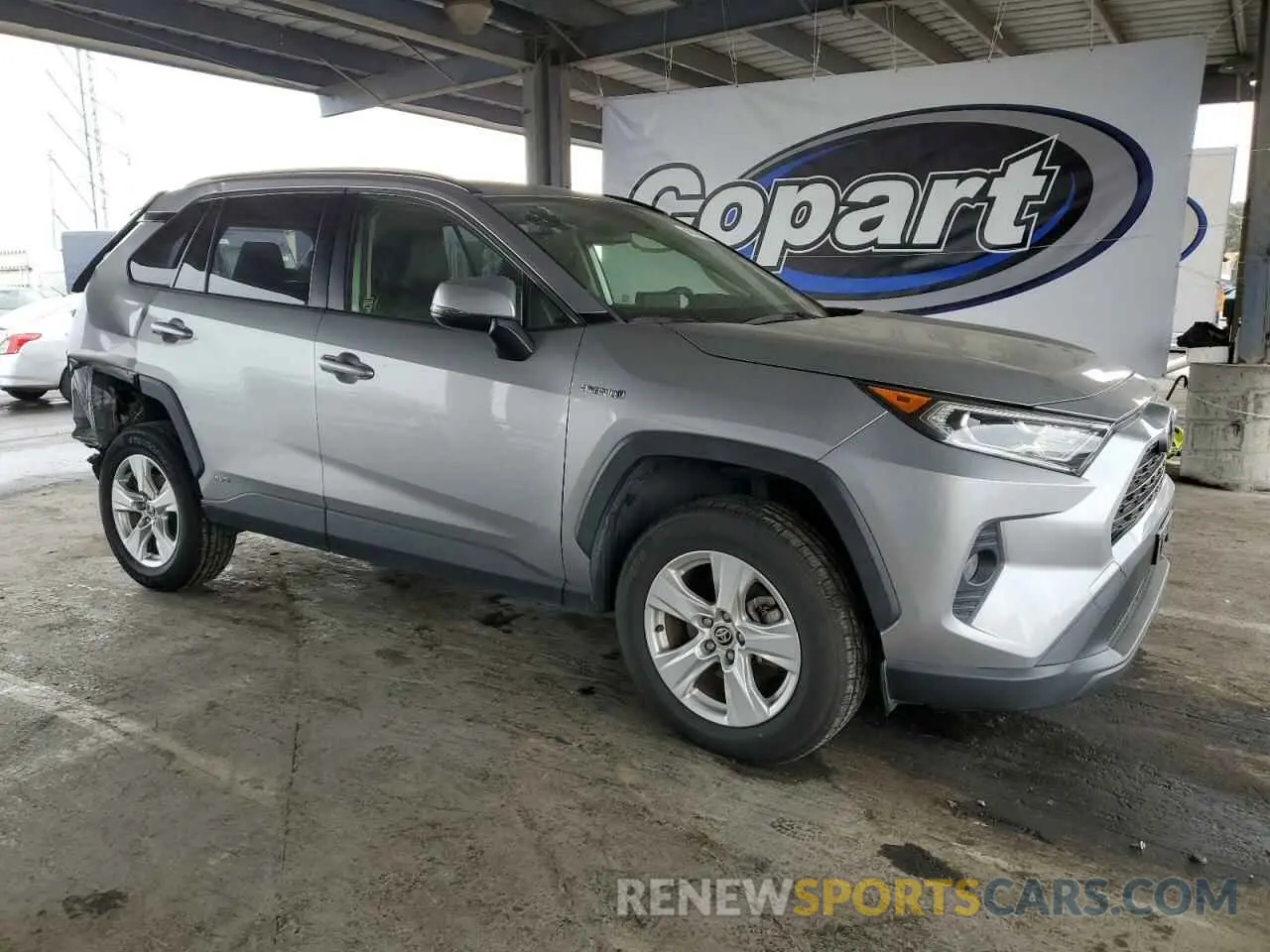 4 Photograph of a damaged car JTMR6RFV2LD005002 TOYOTA RAV4 2020