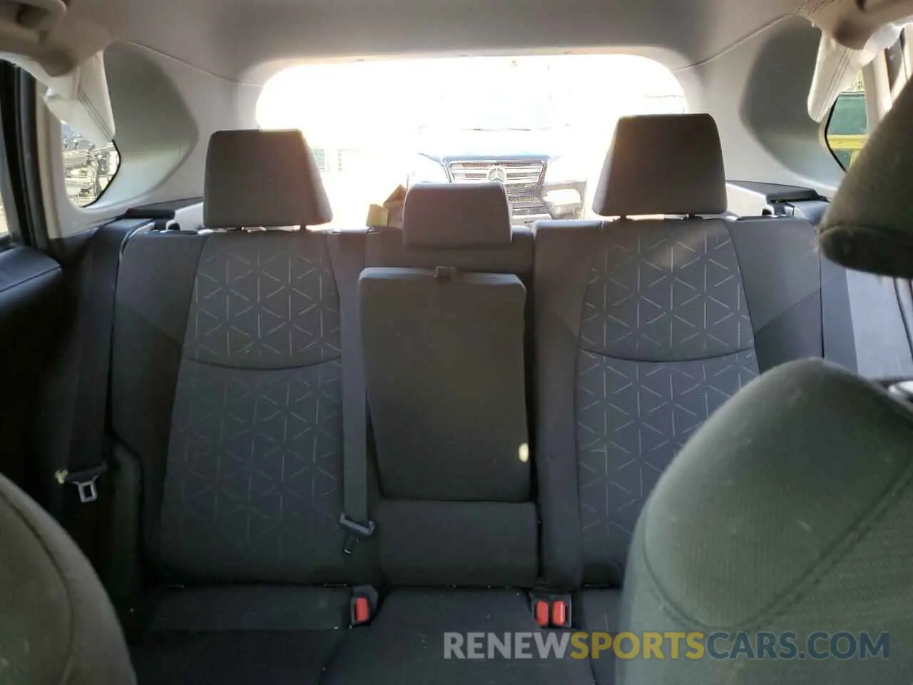 10 Photograph of a damaged car JTMRWRFV0LD070494 TOYOTA RAV4 2020