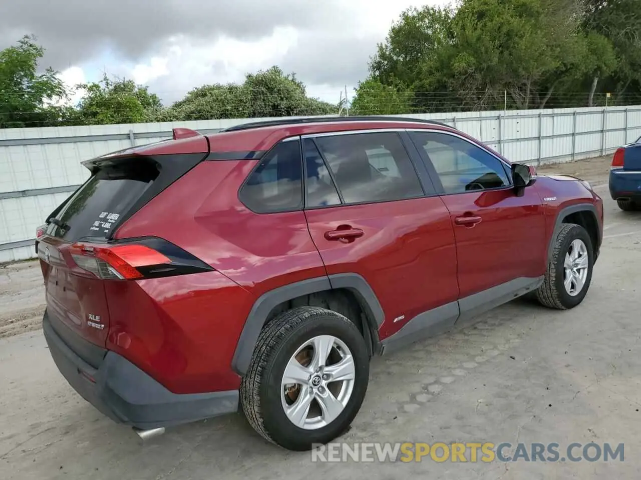 3 Photograph of a damaged car JTMRWRFV4LD067145 TOYOTA RAV4 2020