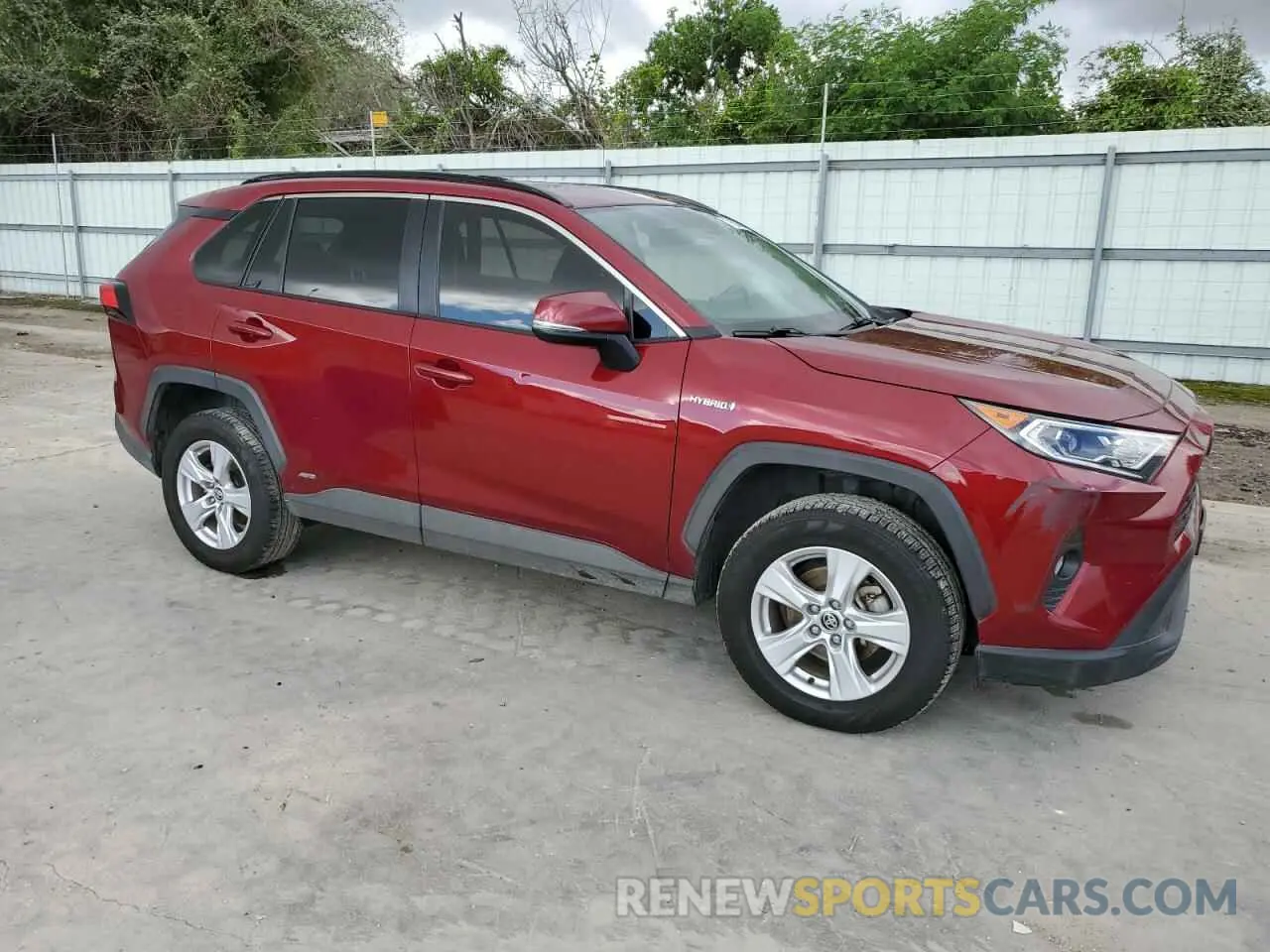 4 Photograph of a damaged car JTMRWRFV4LD067145 TOYOTA RAV4 2020