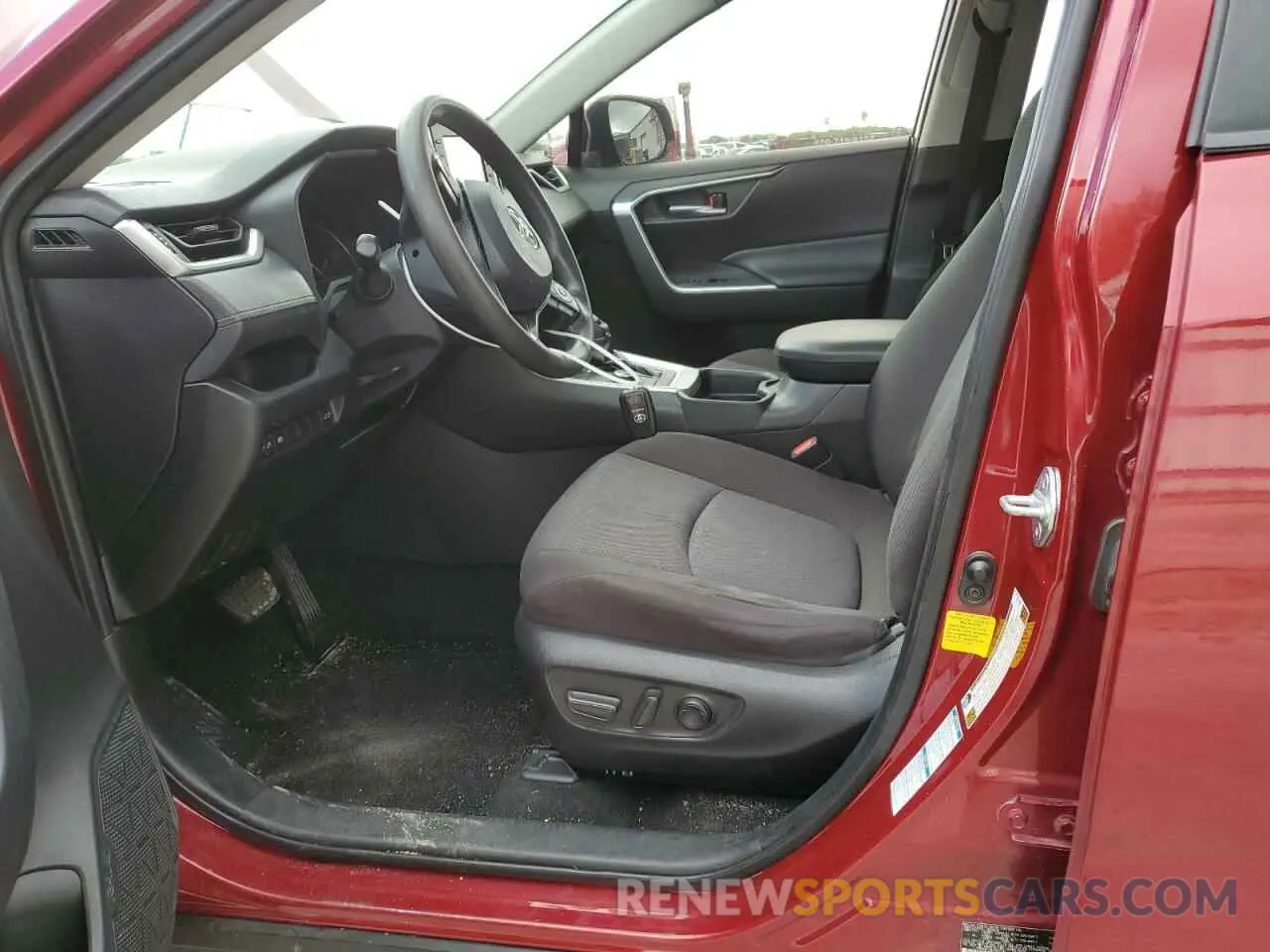 7 Photograph of a damaged car JTMRWRFV4LD067145 TOYOTA RAV4 2020