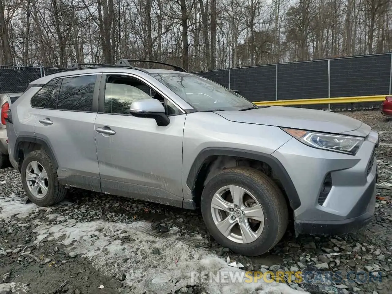 4 Photograph of a damaged car JTMRWRFV8LD067276 TOYOTA RAV4 2020