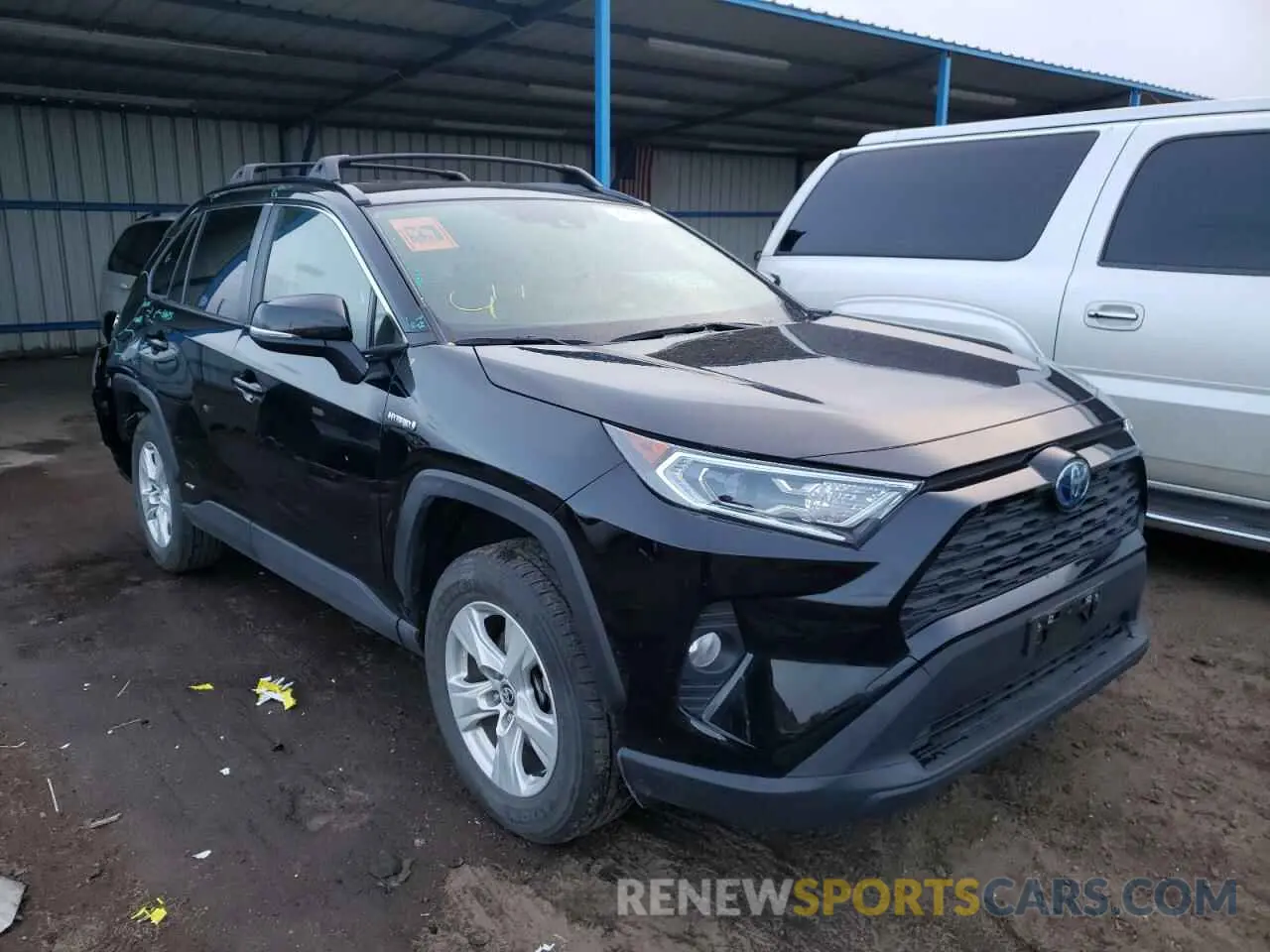 1 Photograph of a damaged car JTMRWRFV9LD070641 TOYOTA RAV4 2020