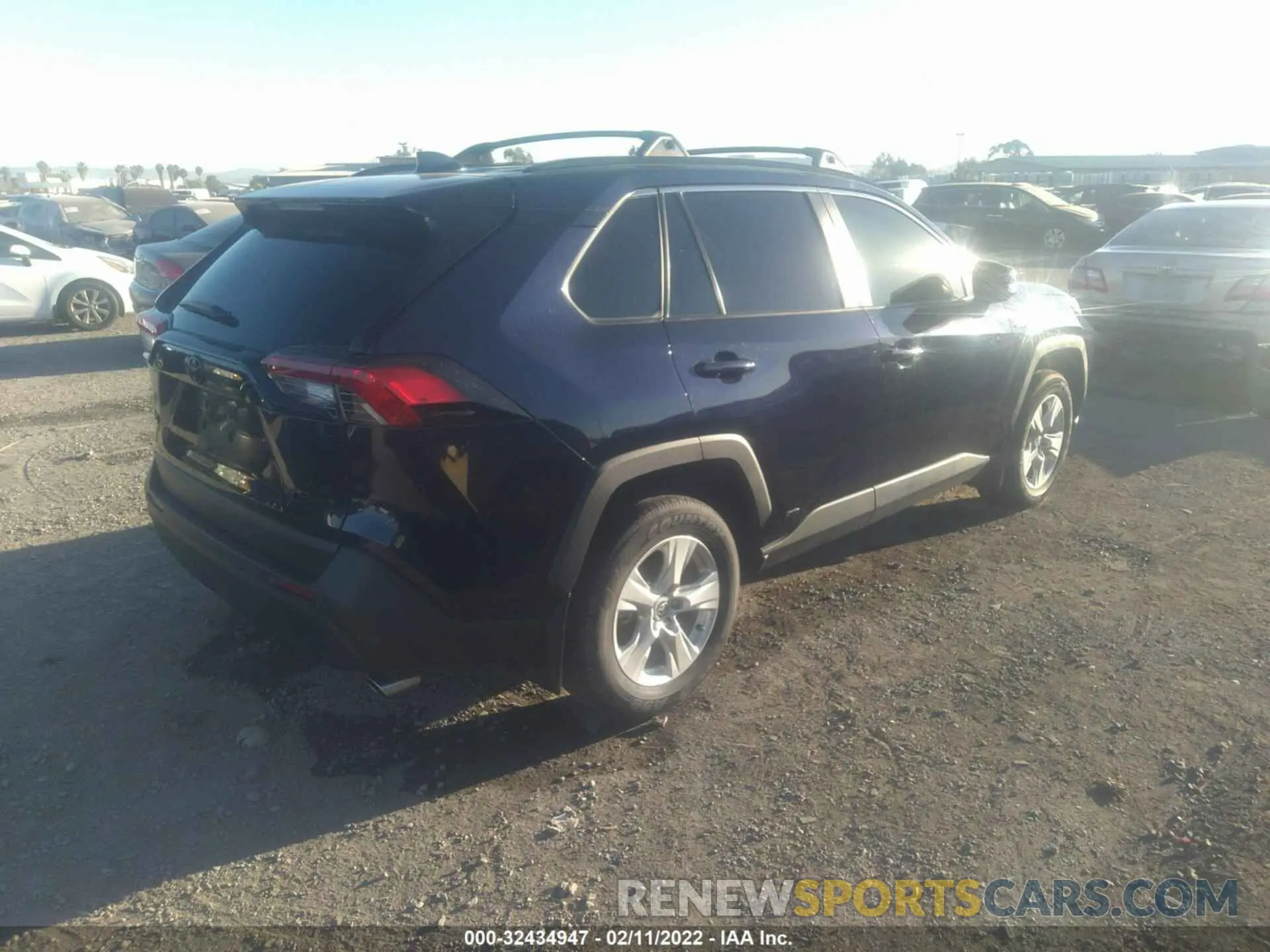 4 Photograph of a damaged car JTMRWRFV9LD549562 TOYOTA RAV4 2020