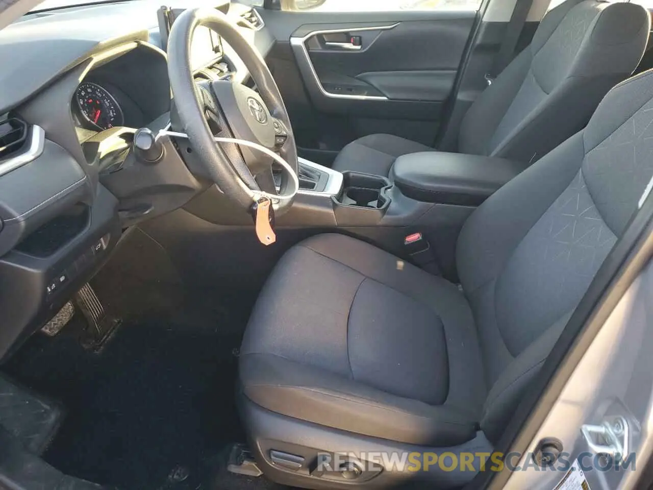 7 Фотография поврежденного автомобиля JTMW1RFV0LD055088 TOYOTA RAV4 2020