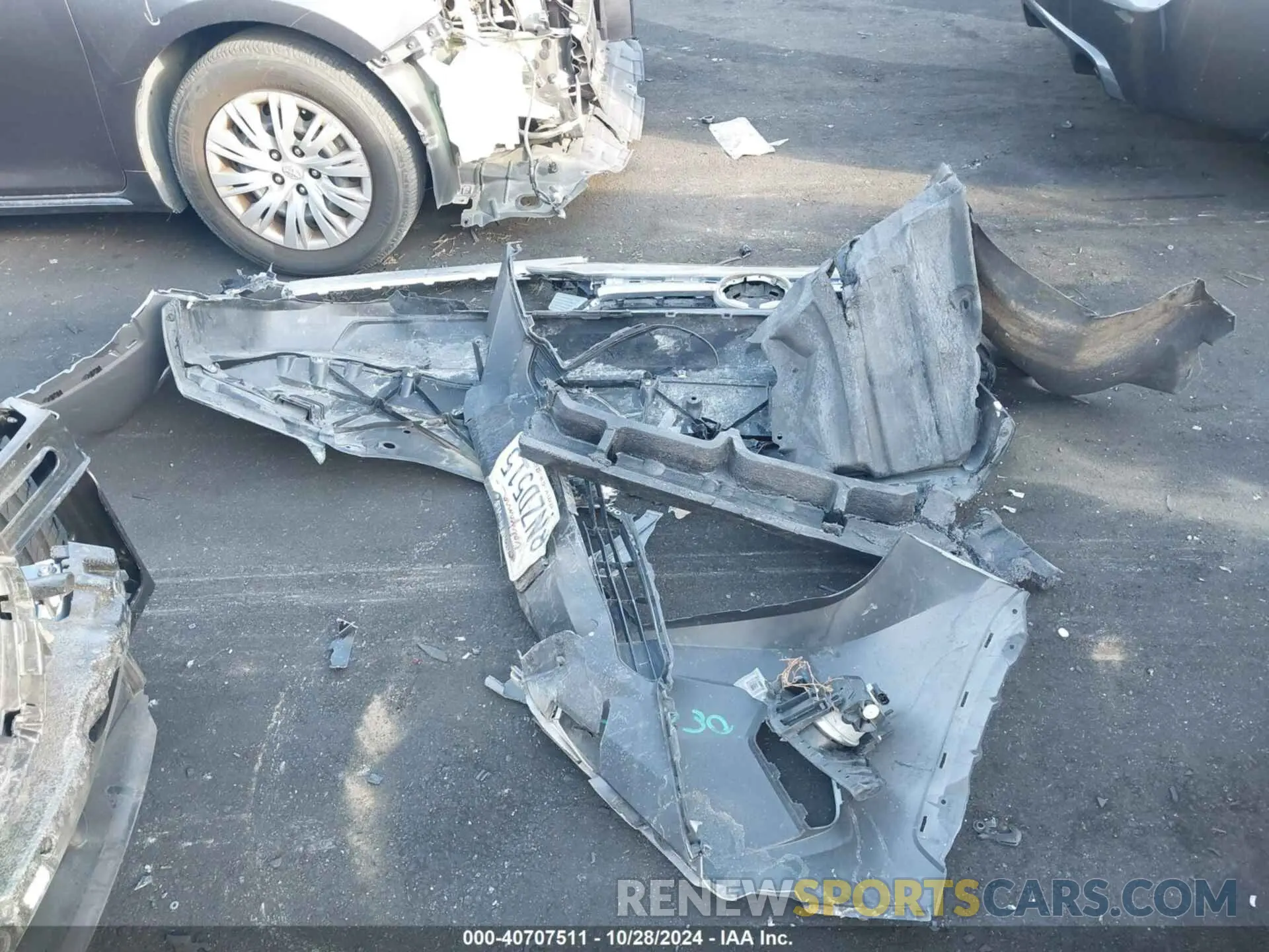 11 Photograph of a damaged car JTMW1RFV2LJ017640 TOYOTA RAV4 2020