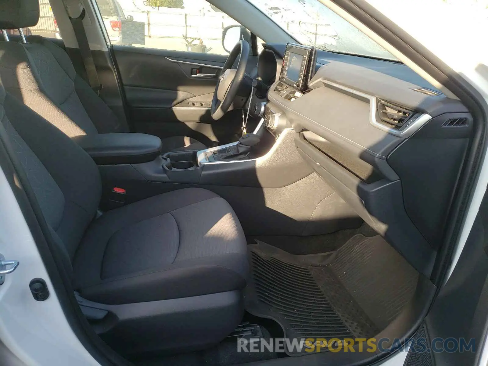 5 Photograph of a damaged car JTMW1RFV3LD057353 TOYOTA RAV4 2020