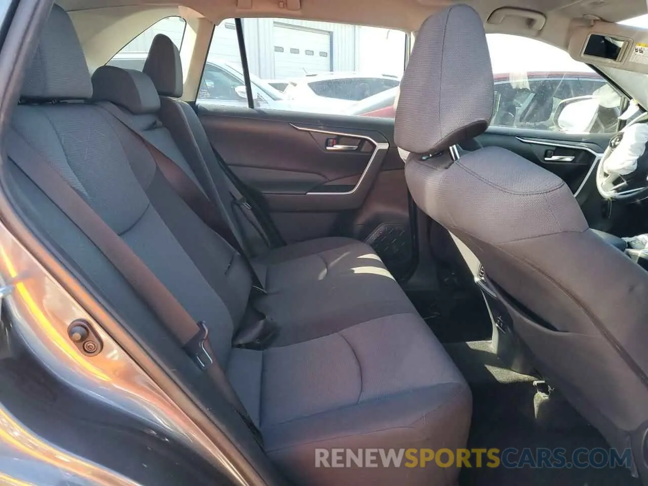 11 Фотография поврежденного автомобиля JTMW1RFV6LD043320 TOYOTA RAV4 2020