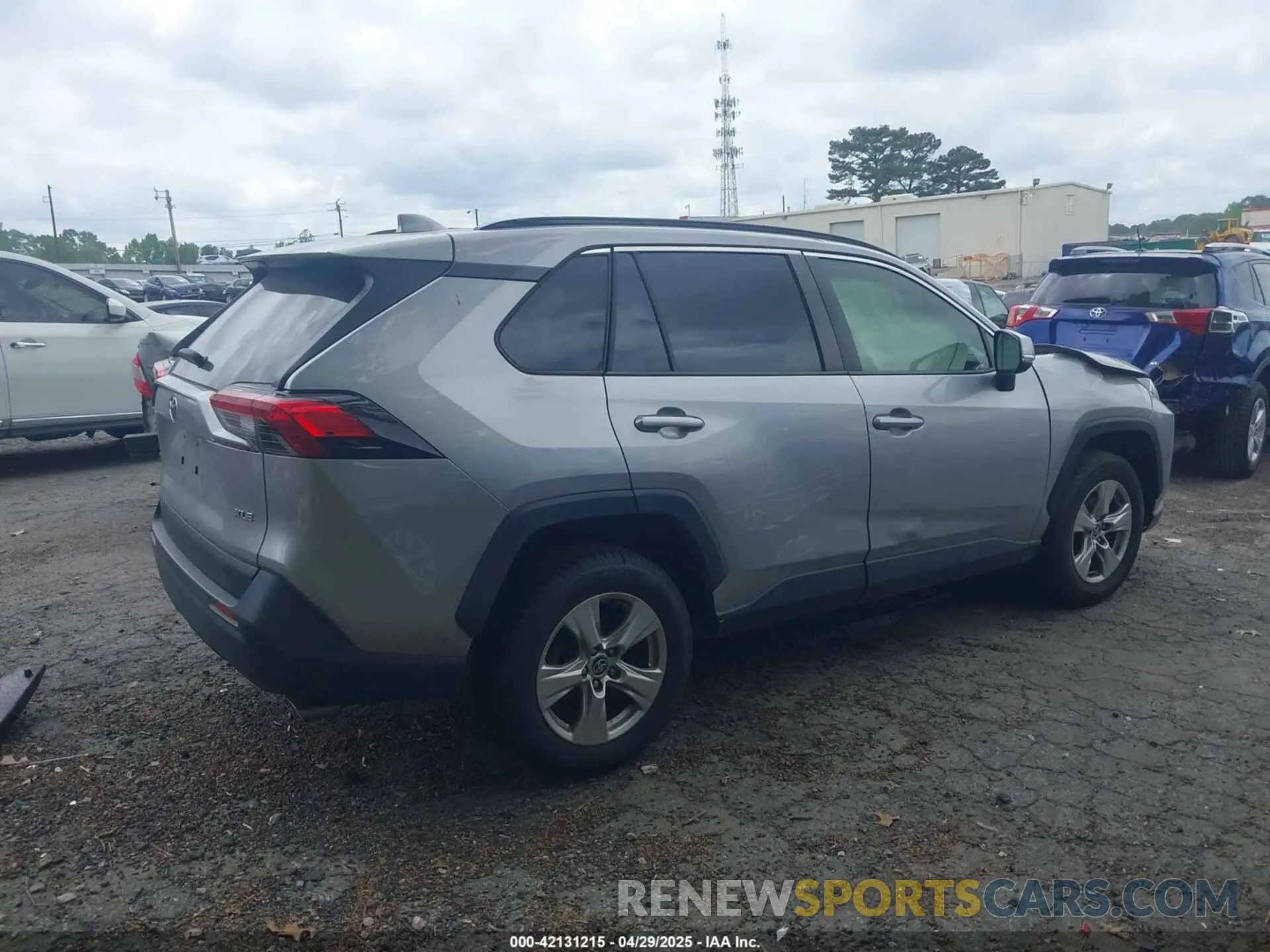 12 Фотография поврежденного автомобиля JTMW1RFV7LJ018413 TOYOTA RAV4 2020