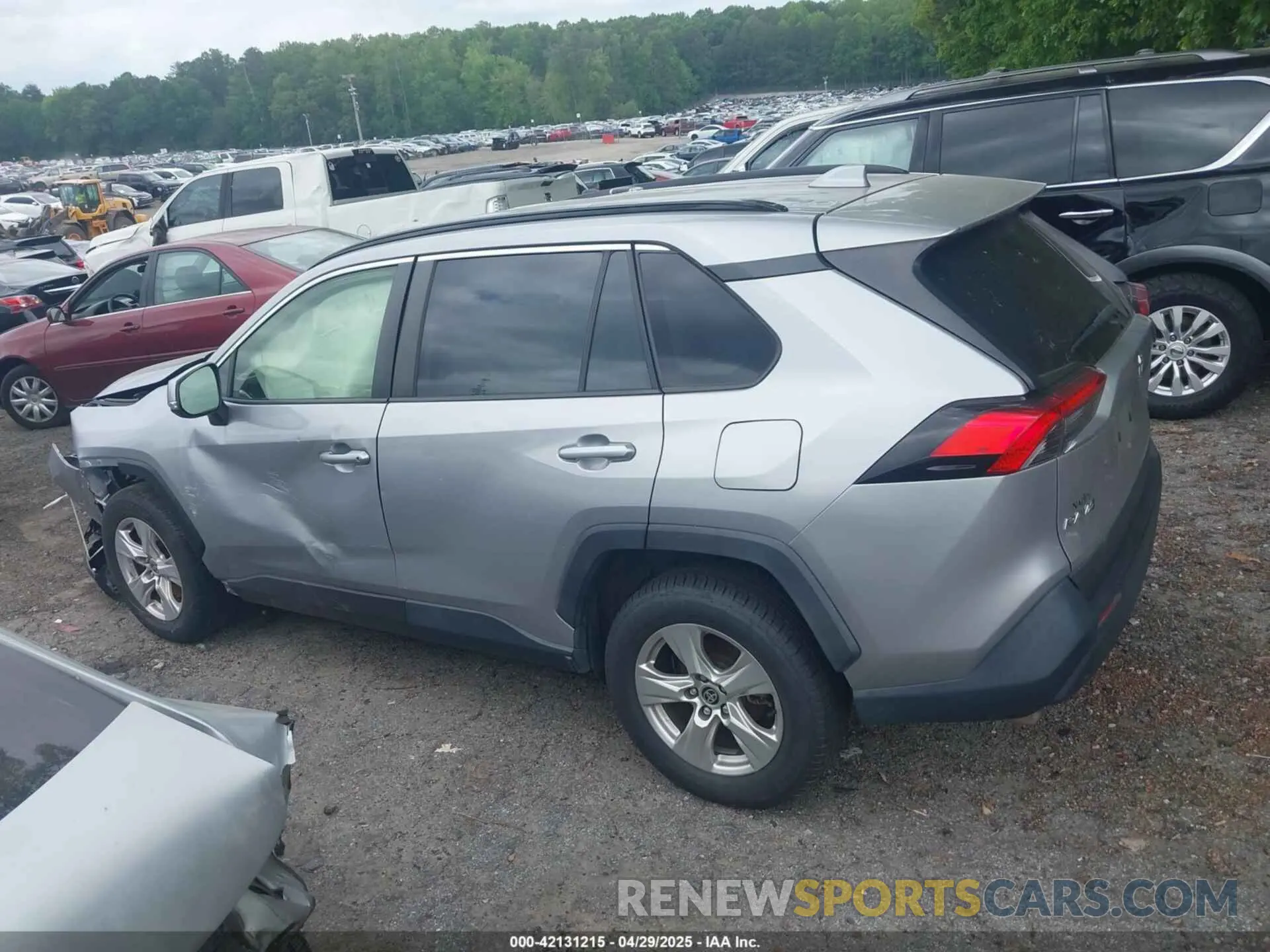 13 Фотография поврежденного автомобиля JTMW1RFV7LJ018413 TOYOTA RAV4 2020