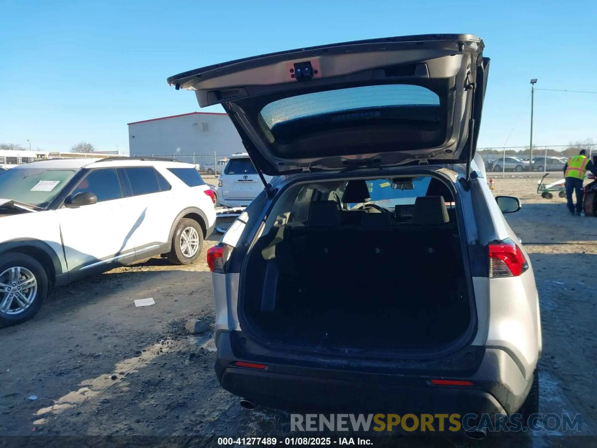 17 Фотография поврежденного автомобиля JTMW1RFV8LJ019070 TOYOTA RAV4 2020