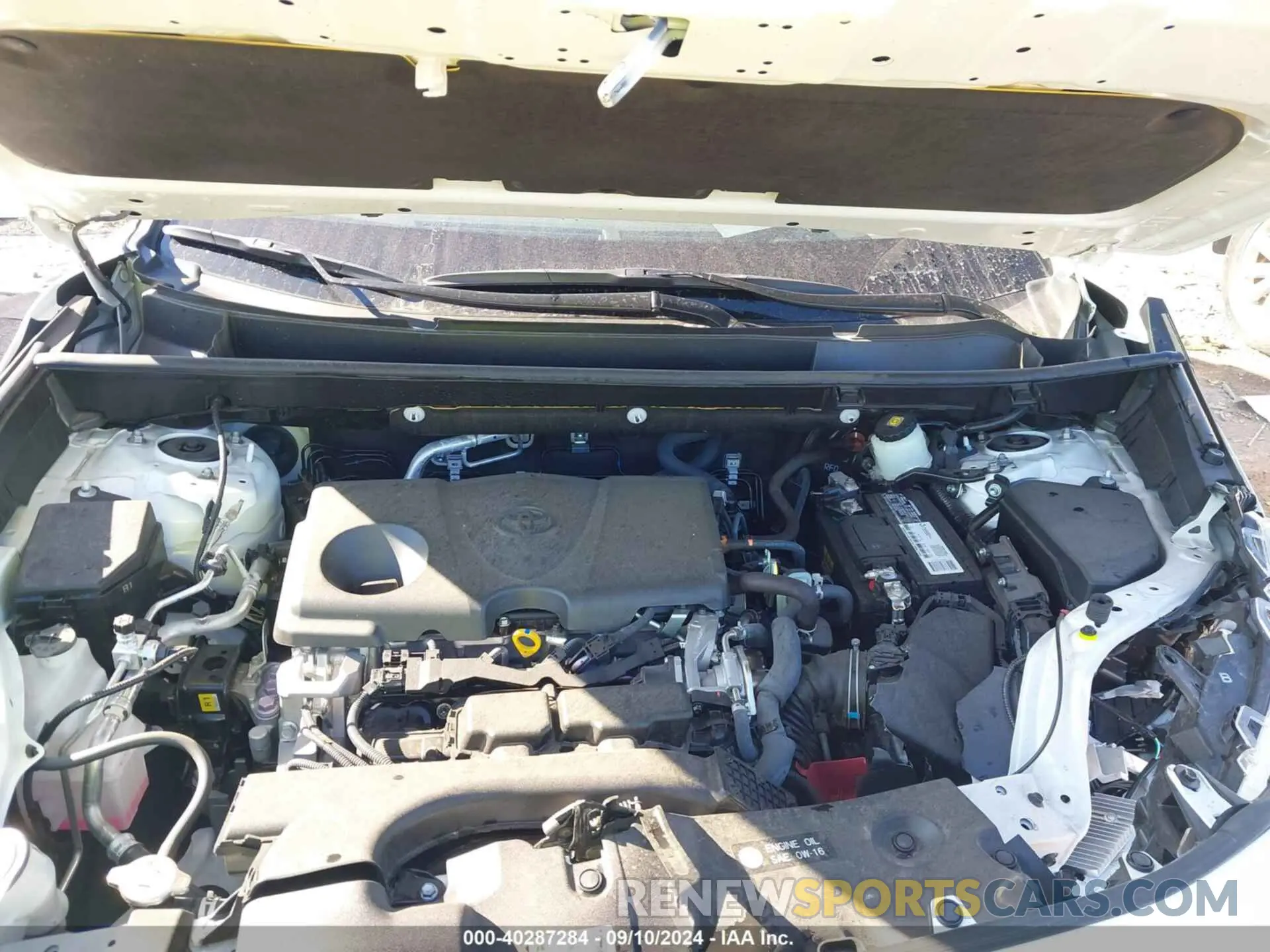 10 Photograph of a damaged car JTMW1RFV9LD059818 TOYOTA RAV4 2020