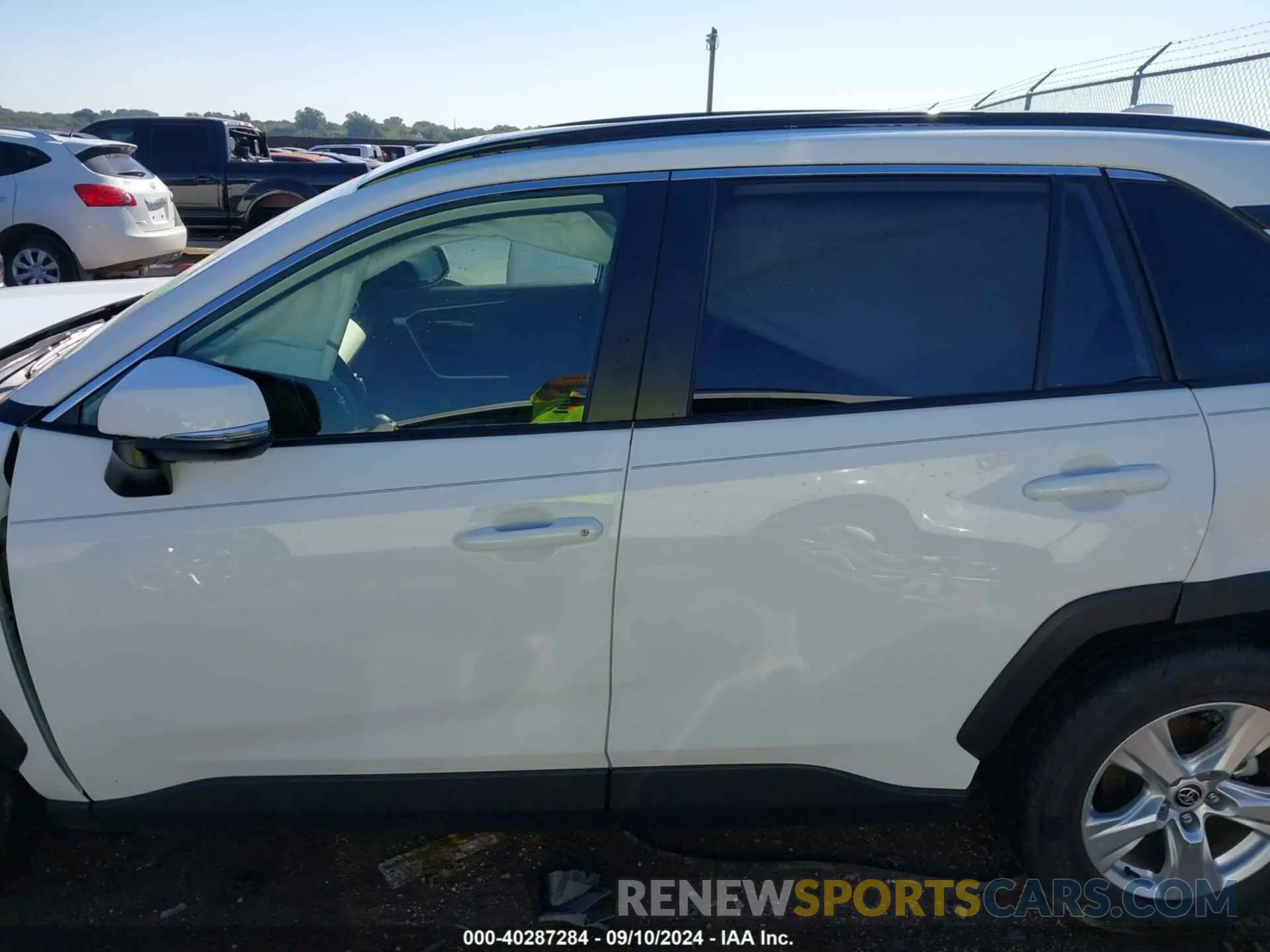 14 Photograph of a damaged car JTMW1RFV9LD059818 TOYOTA RAV4 2020