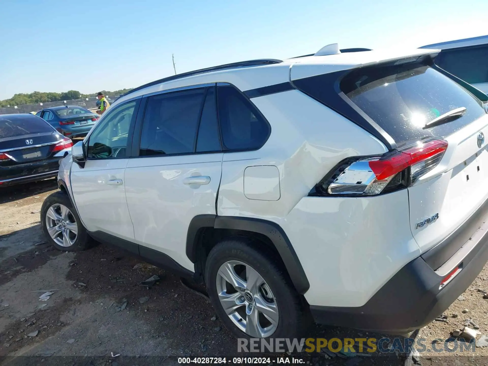 17 Photograph of a damaged car JTMW1RFV9LD059818 TOYOTA RAV4 2020
