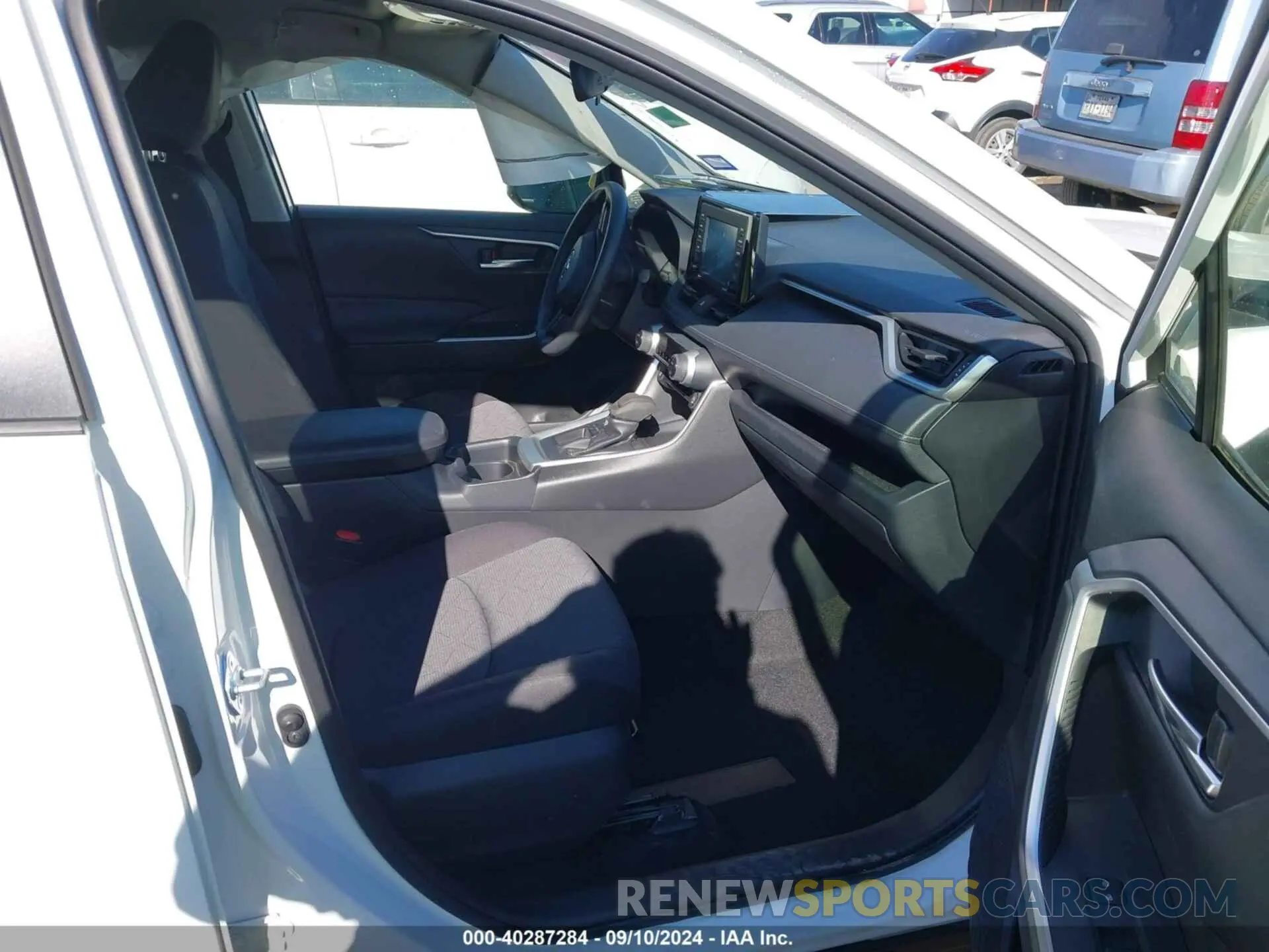 5 Photograph of a damaged car JTMW1RFV9LD059818 TOYOTA RAV4 2020